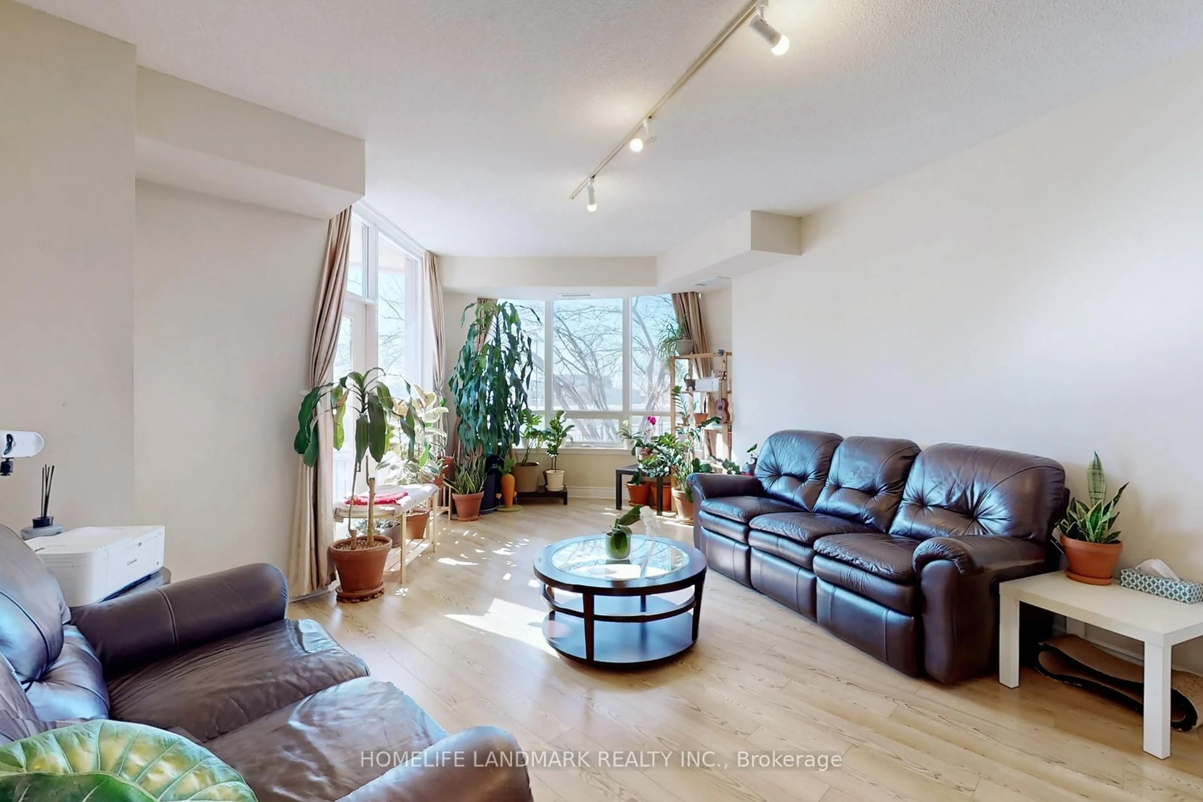 Living room with furniture, unknown for 23 Cox Blvd #163, Markham Ontario L3R 7Z9