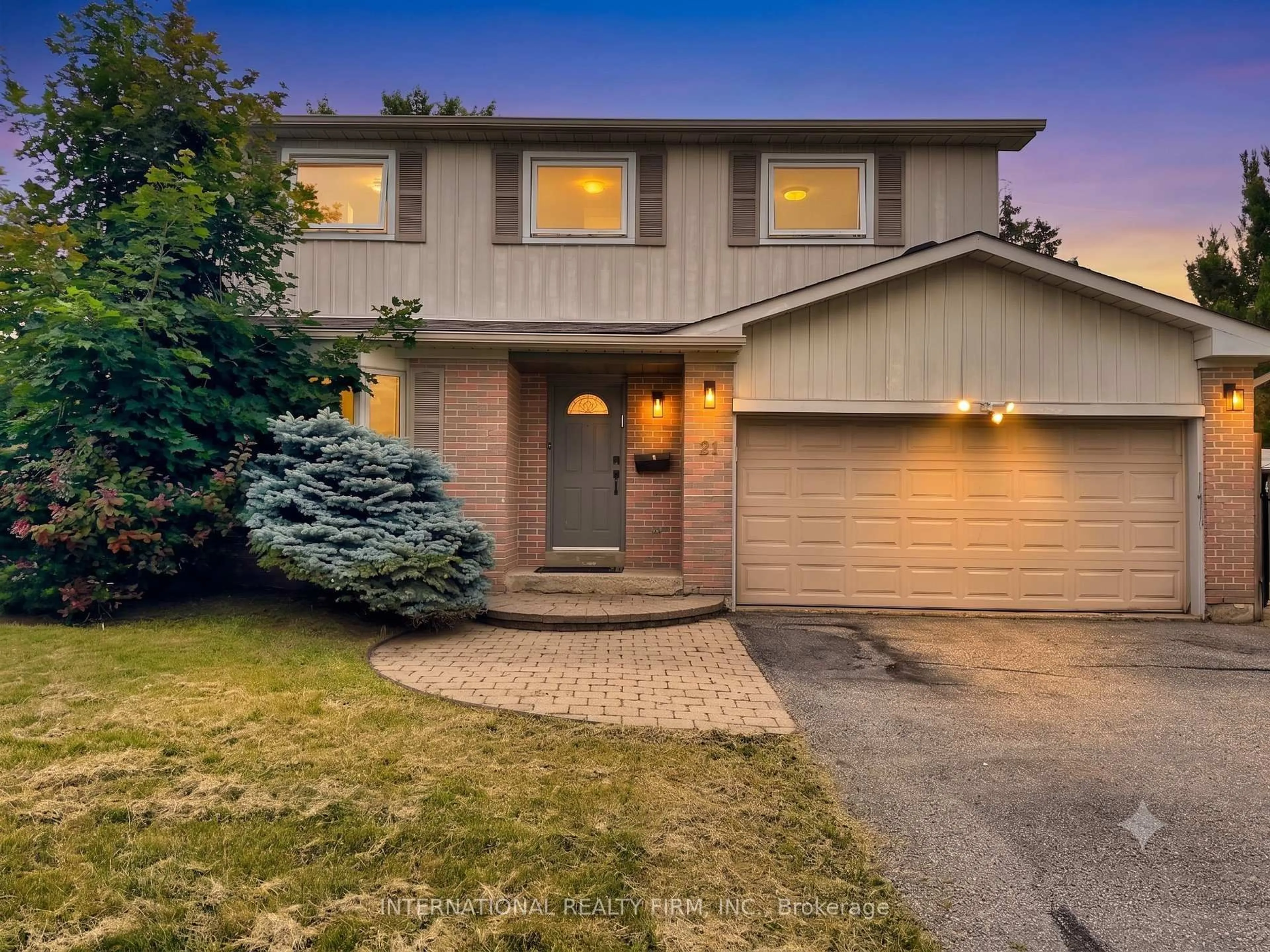 Home with brick exterior material, street for 21 Mayvern Cres, Richmond Hill Ontario L4C 5J5