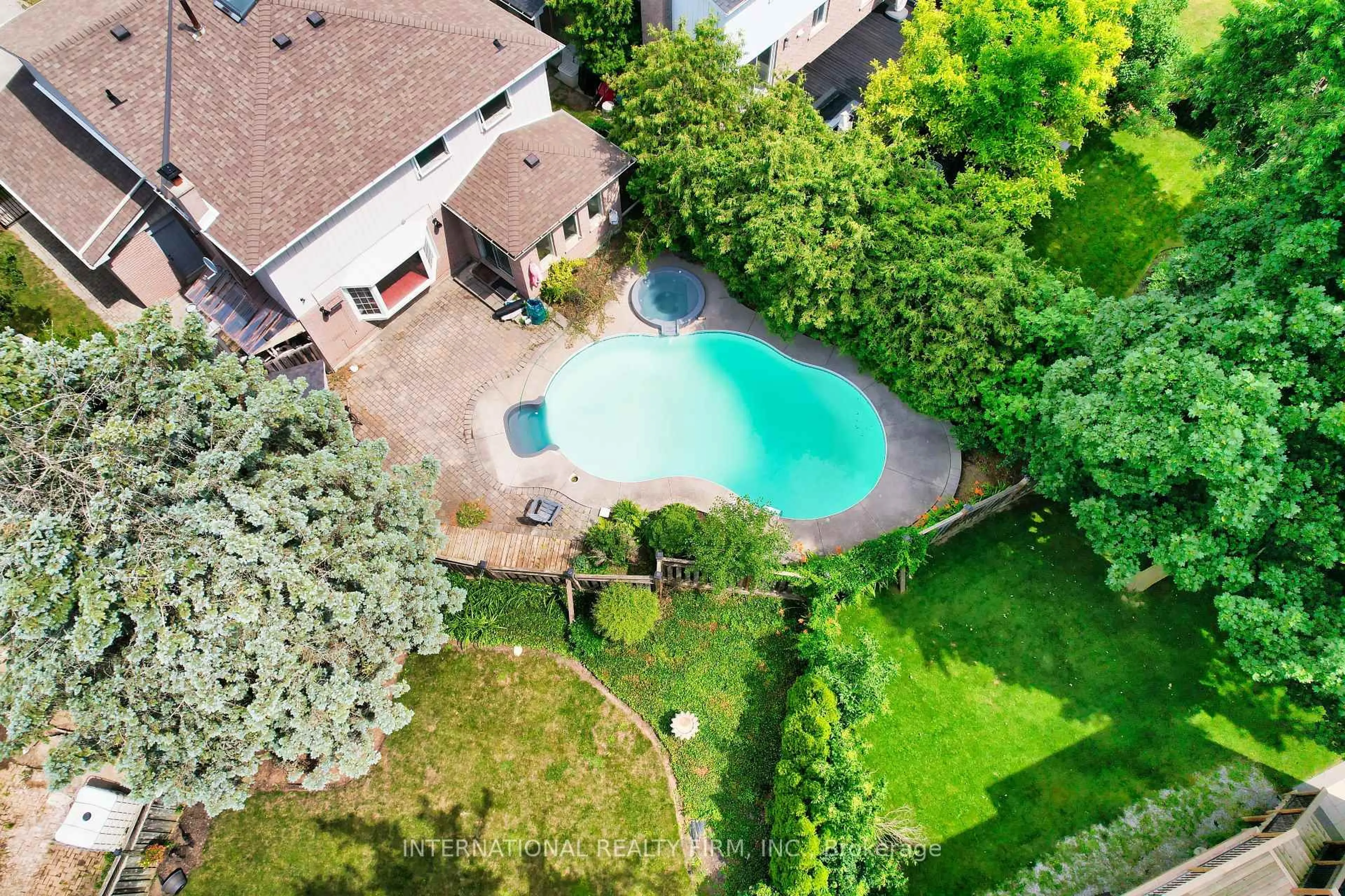 Pool for 21 Mayvern Cres, Richmond Hill Ontario L4C 5J5