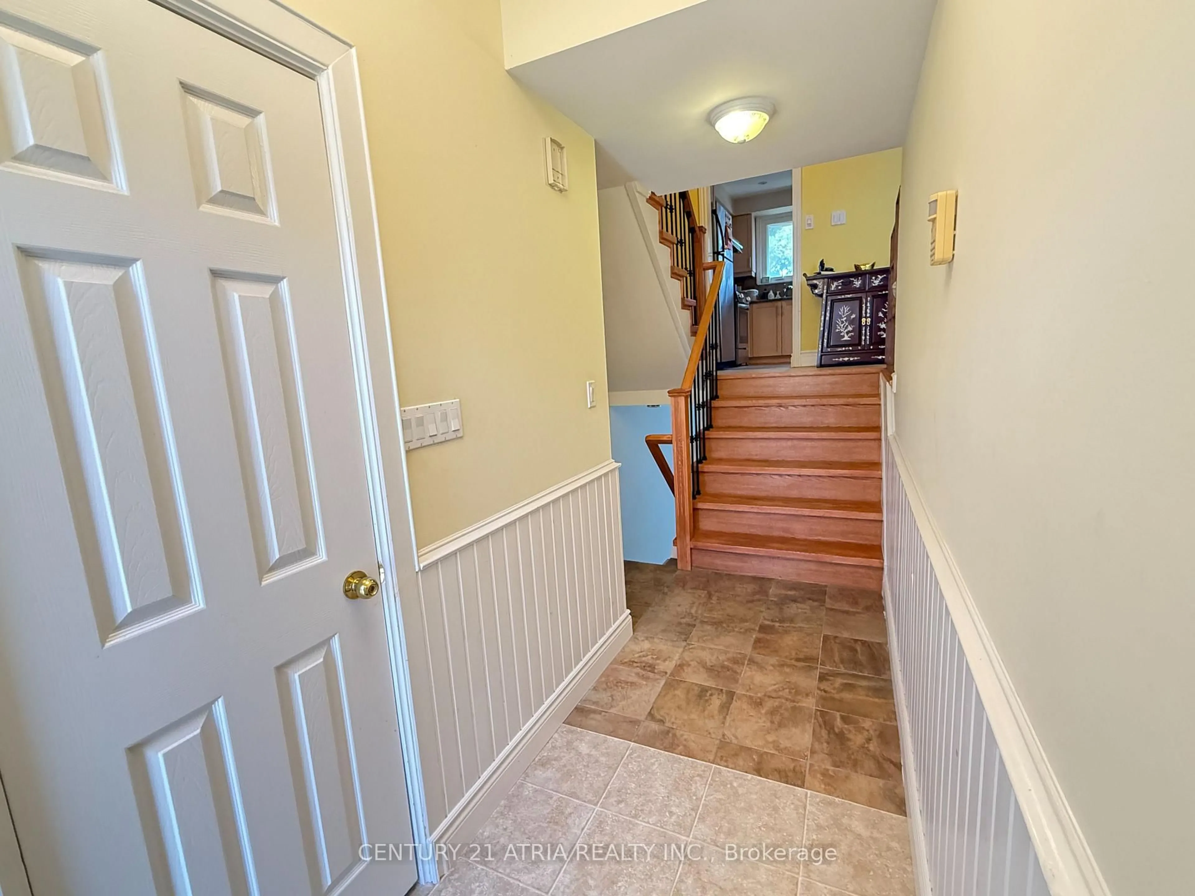 Indoor entryway for 73 Stately Way, Markham Ontario L3T 3Z9