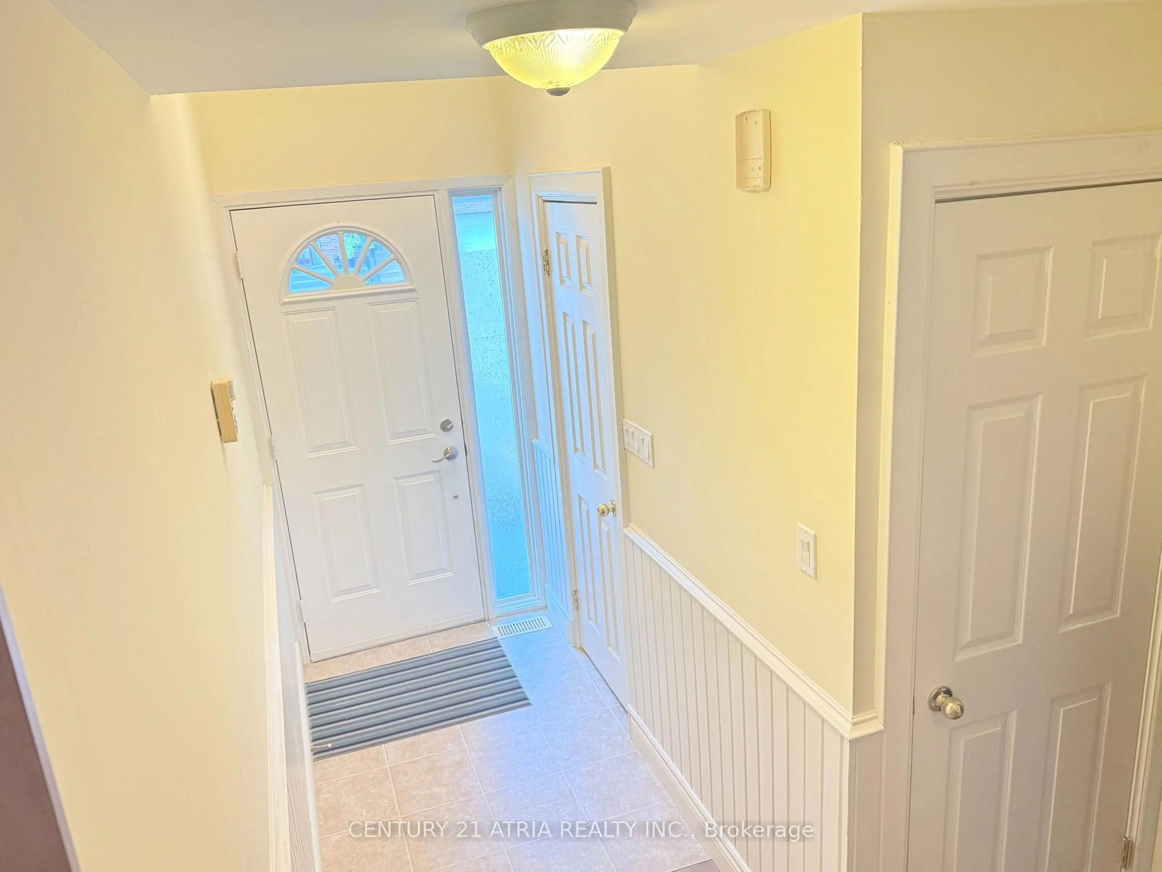 Indoor entryway for 73 Stately Way, Markham Ontario L3T 3Z9