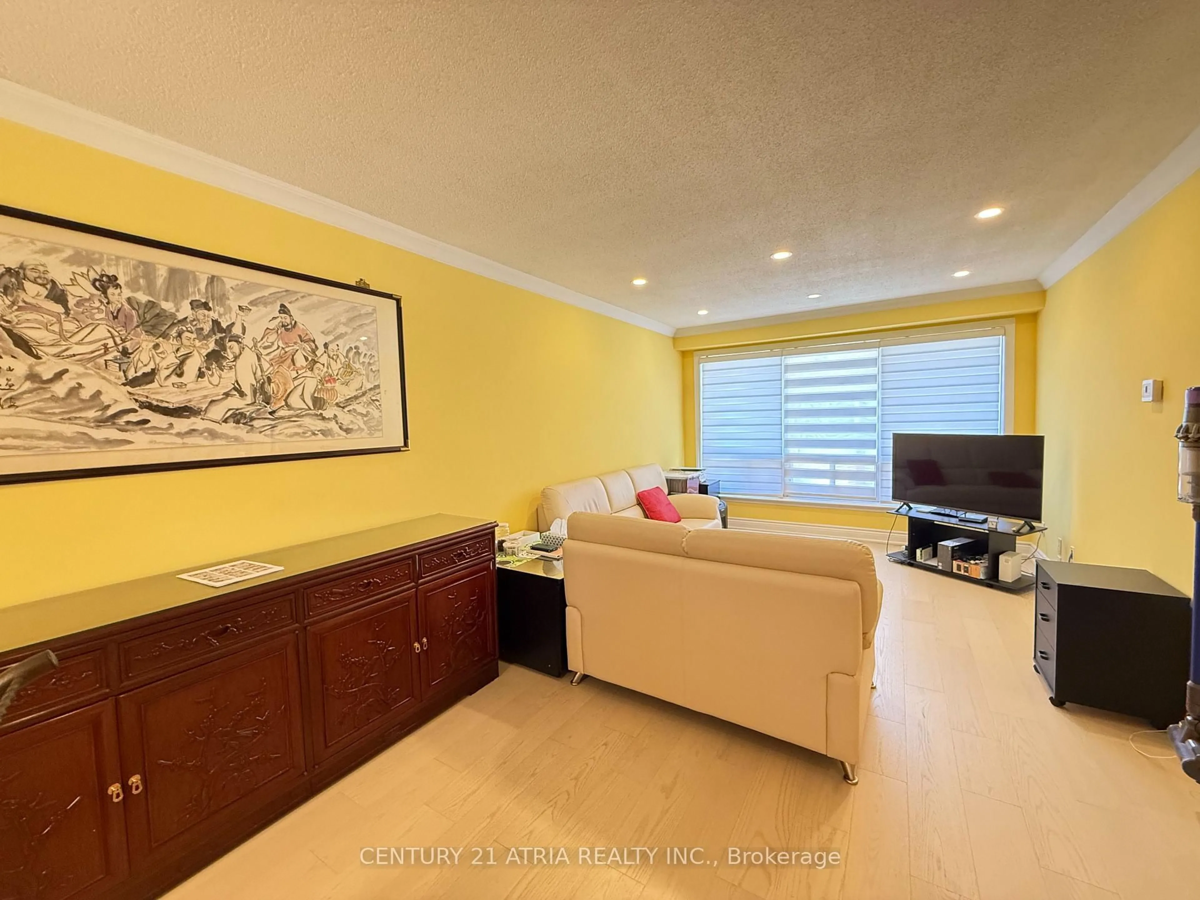 Living room with furniture, unknown for 73 Stately Way, Markham Ontario L3T 3Z9
