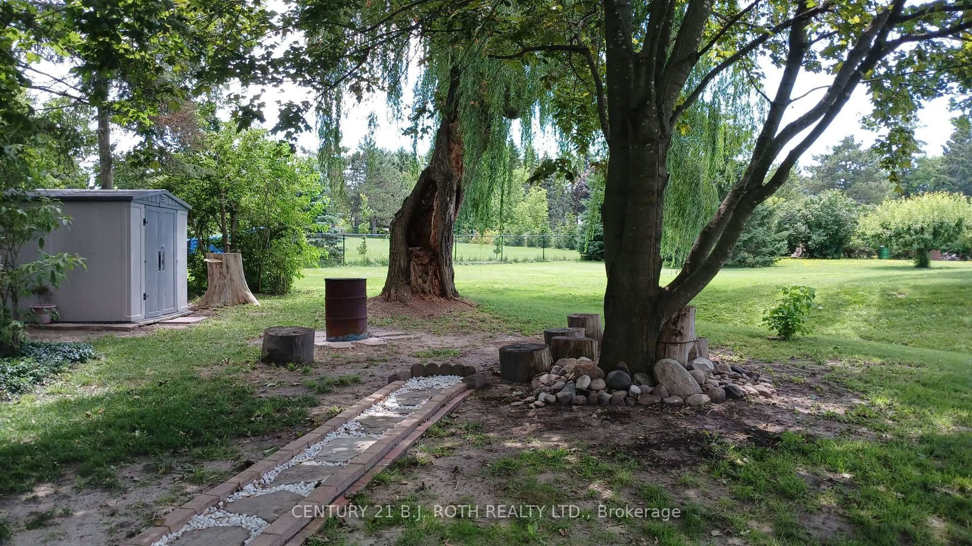 Patio, forest/trees view for 2293 Victoria St, Innisfil Ontario L9S 1J9