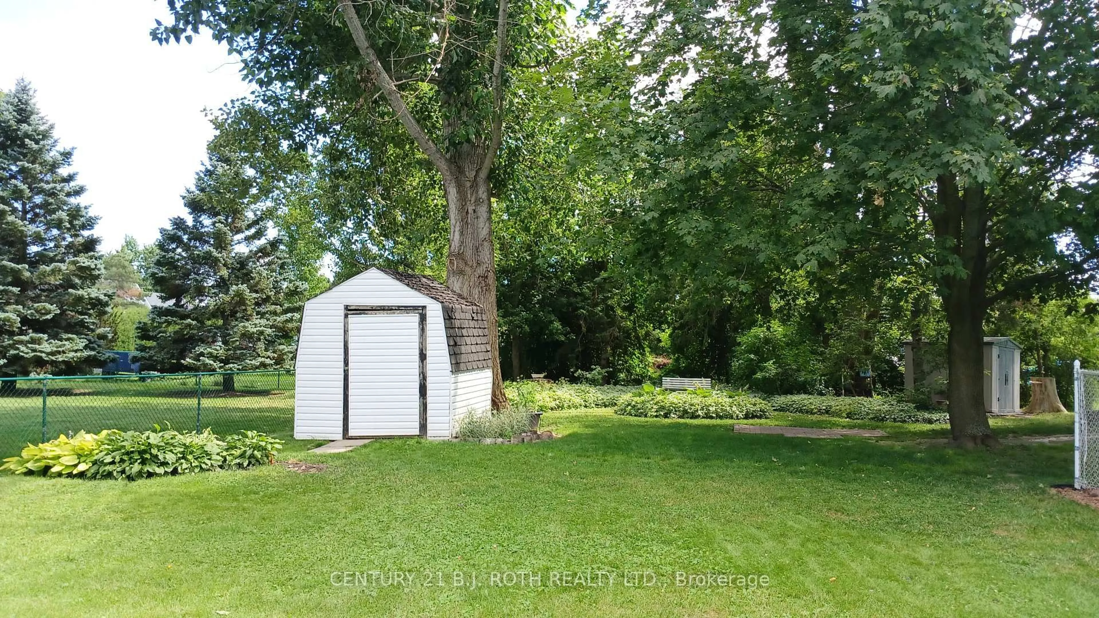 Shed for 2293 Victoria St, Innisfil Ontario L9S 1J9