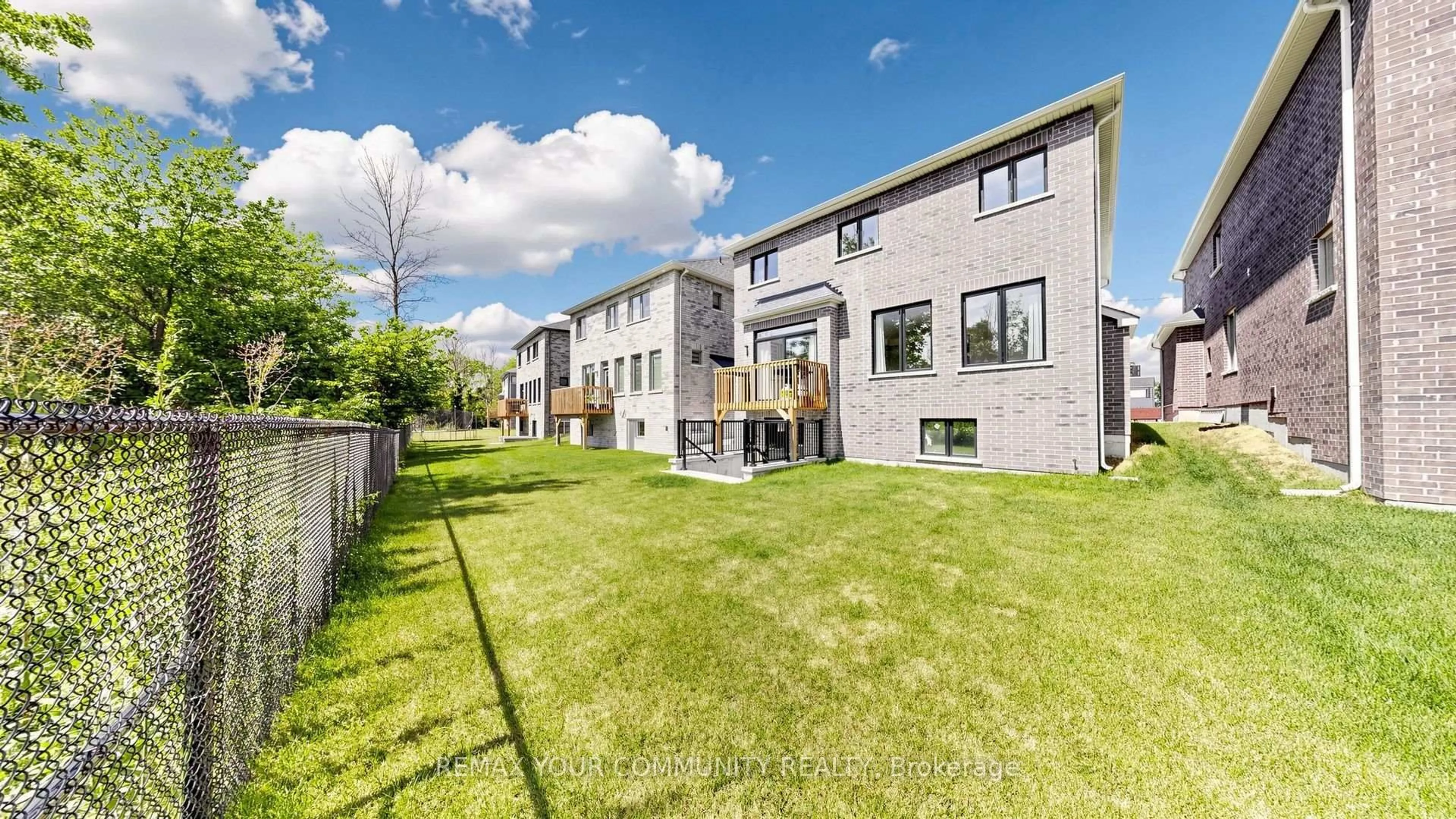 A pic from outside/outdoor area/front of a property/back of a property/a pic from drone, street for 32 Baycroft Blvd, Essa Ontario L0M 1B5