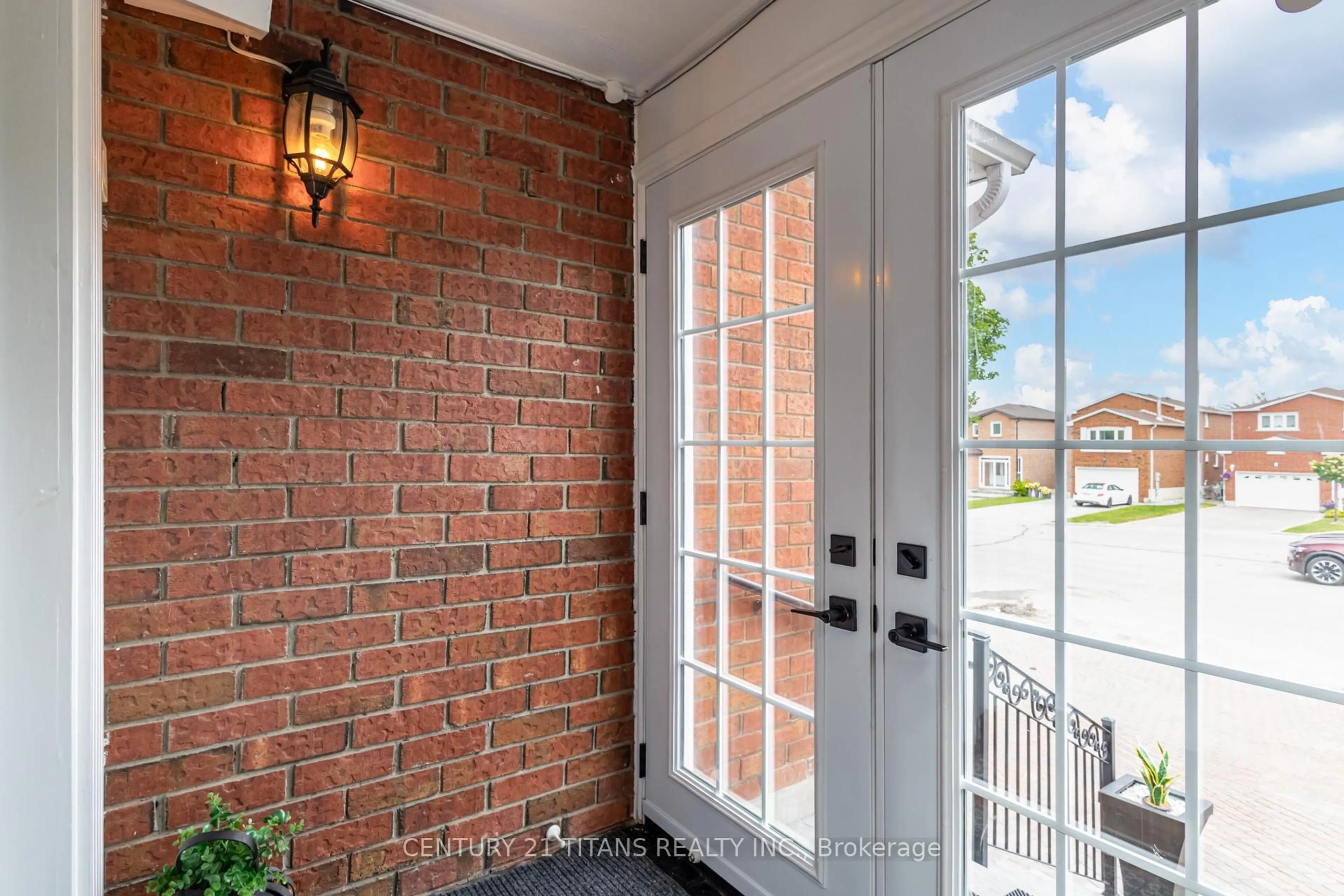 Indoor entryway for 6 Blossom Crt, Vaughan Ontario L4L 6S9