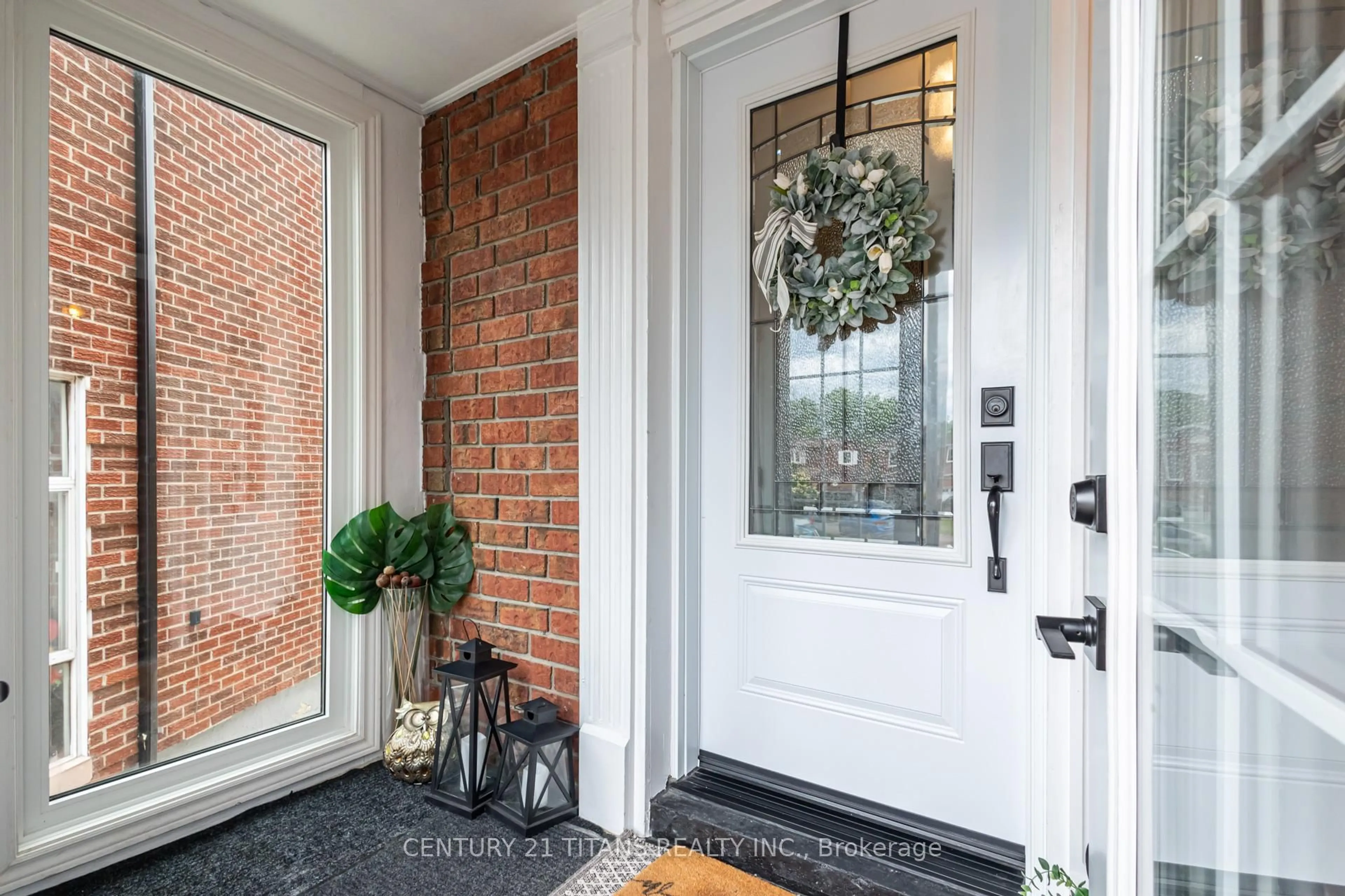 Indoor entryway for 6 Blossom Crt, Vaughan Ontario L4L 6S9