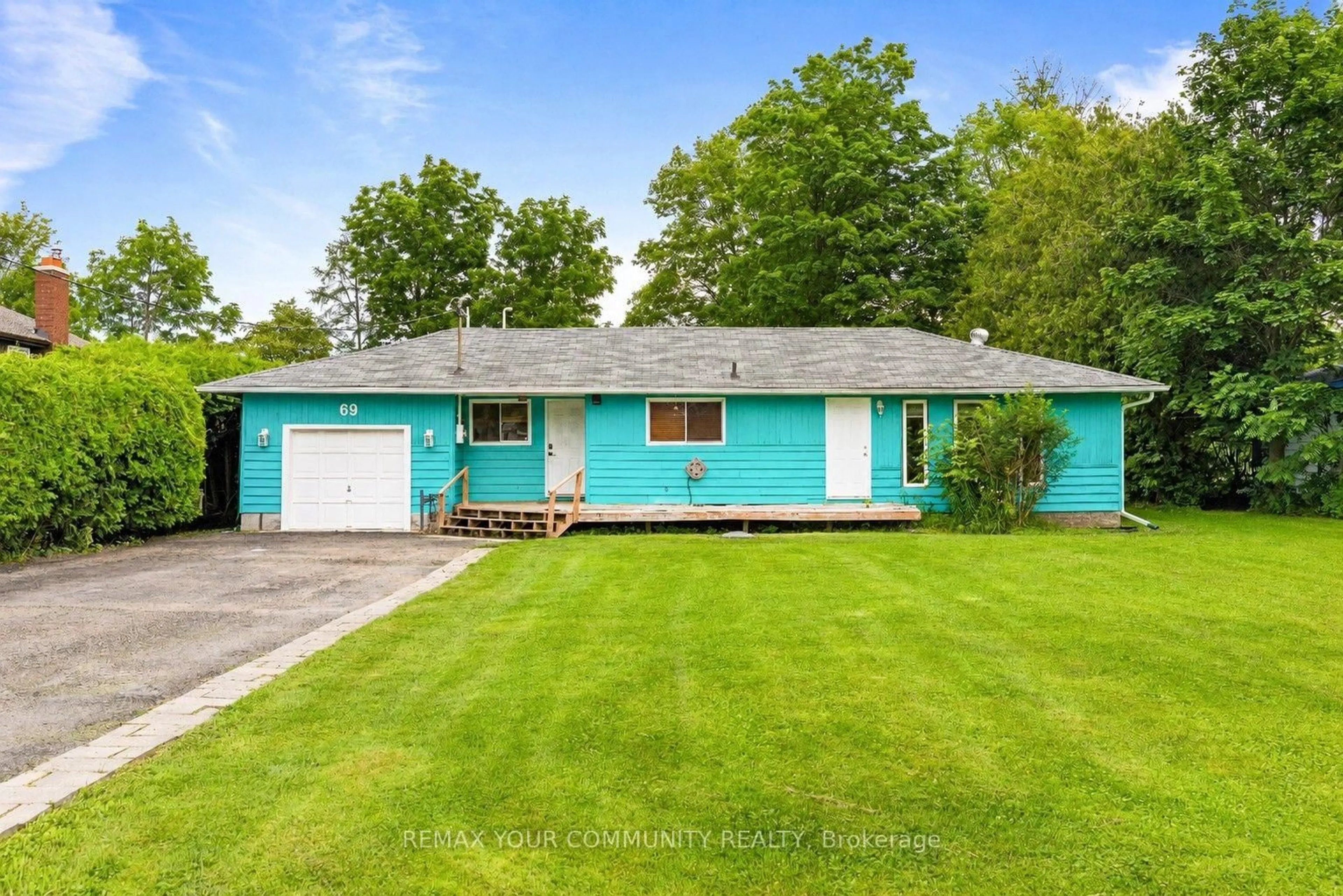 Home with vinyl exterior material, street for 69 Virginia Blvd, Georgina Ontario L0E 1R0