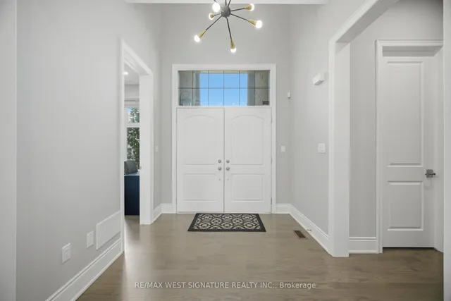 56 Sir Henry Crt, King 4