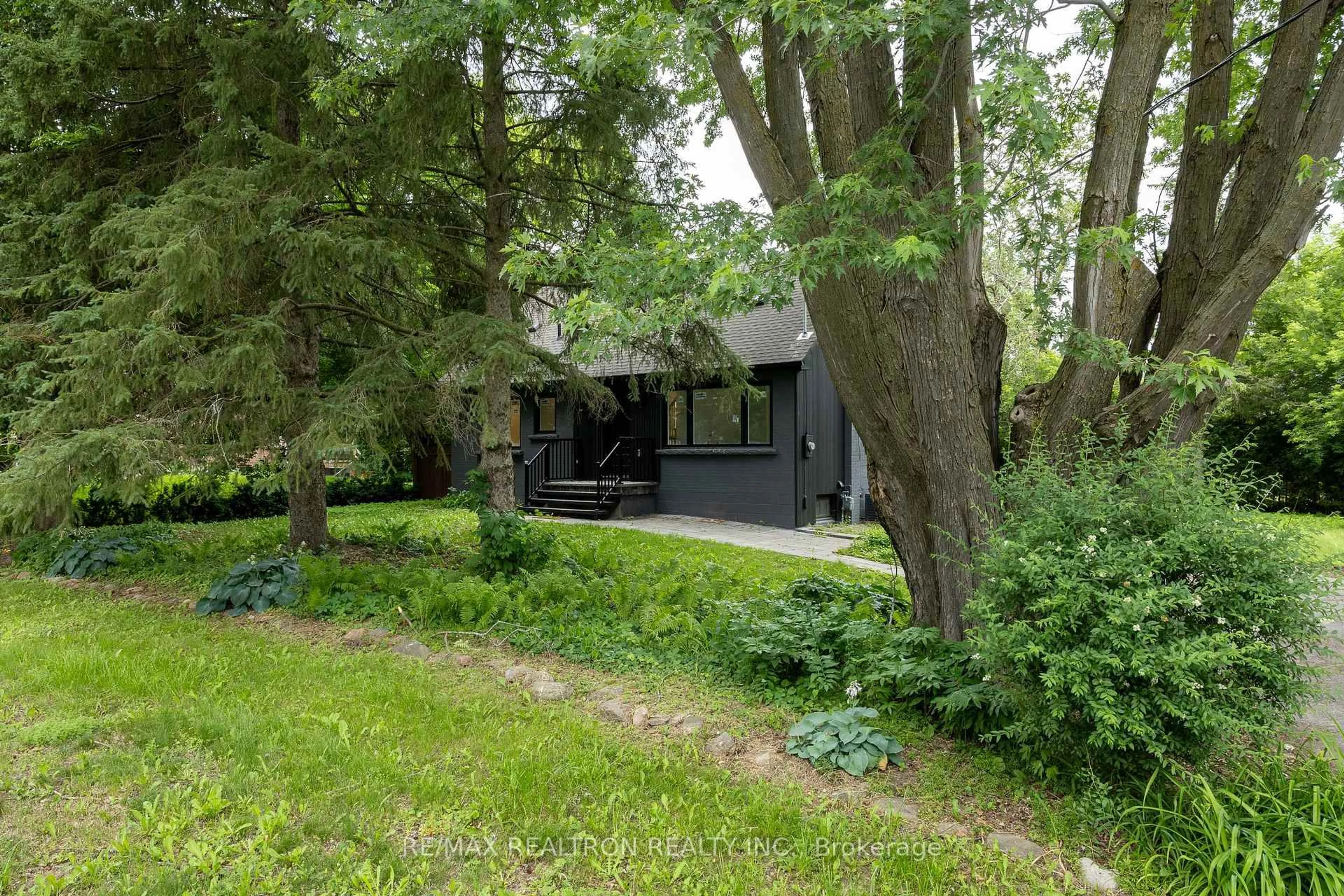 Patio, forest/trees view for 30 Morton Ave, East Gwillimbury Ontario L0G 1V0
