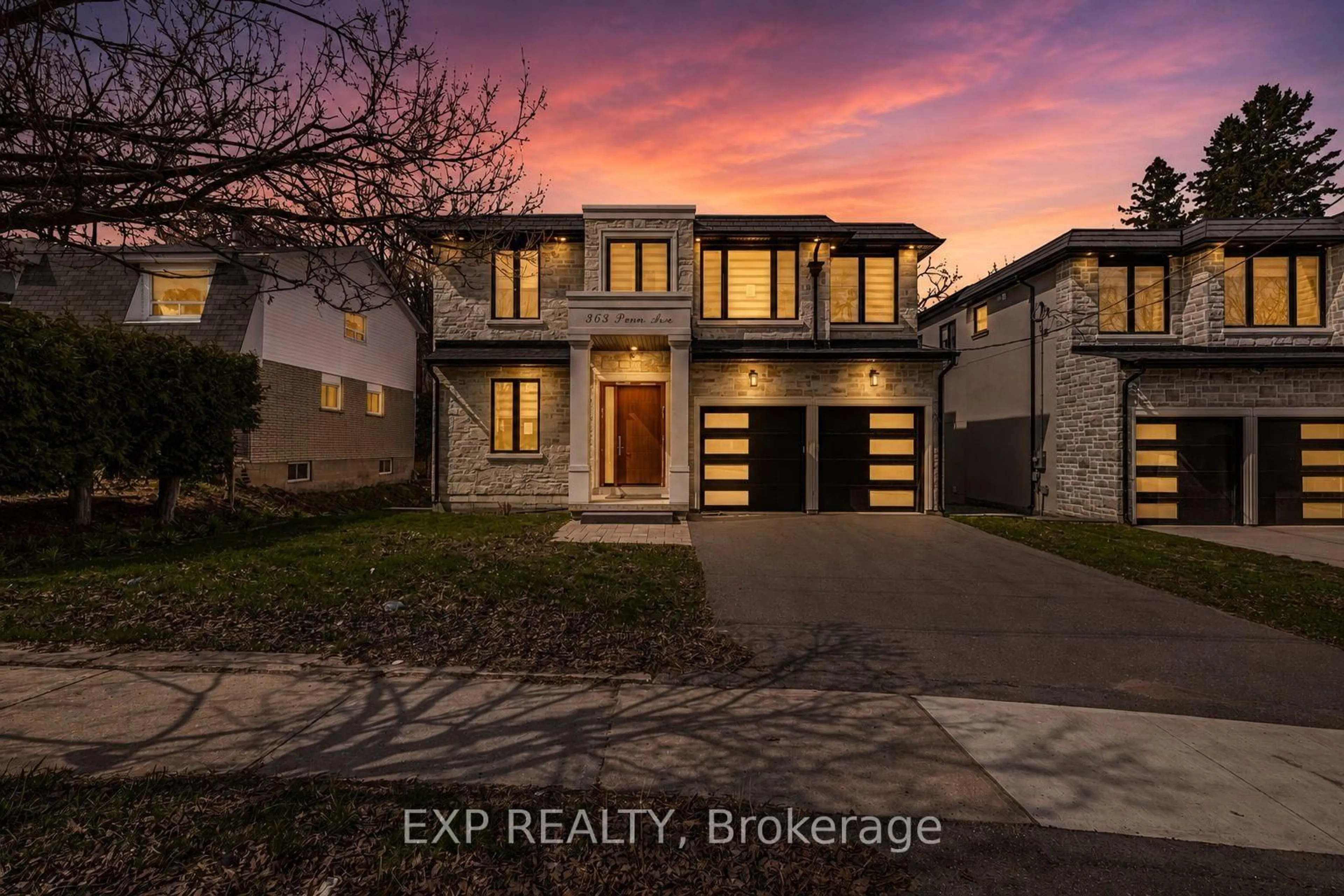 Home with brick exterior material, street for 363 Penn Ave, Newmarket Ontario L3Y 2S7