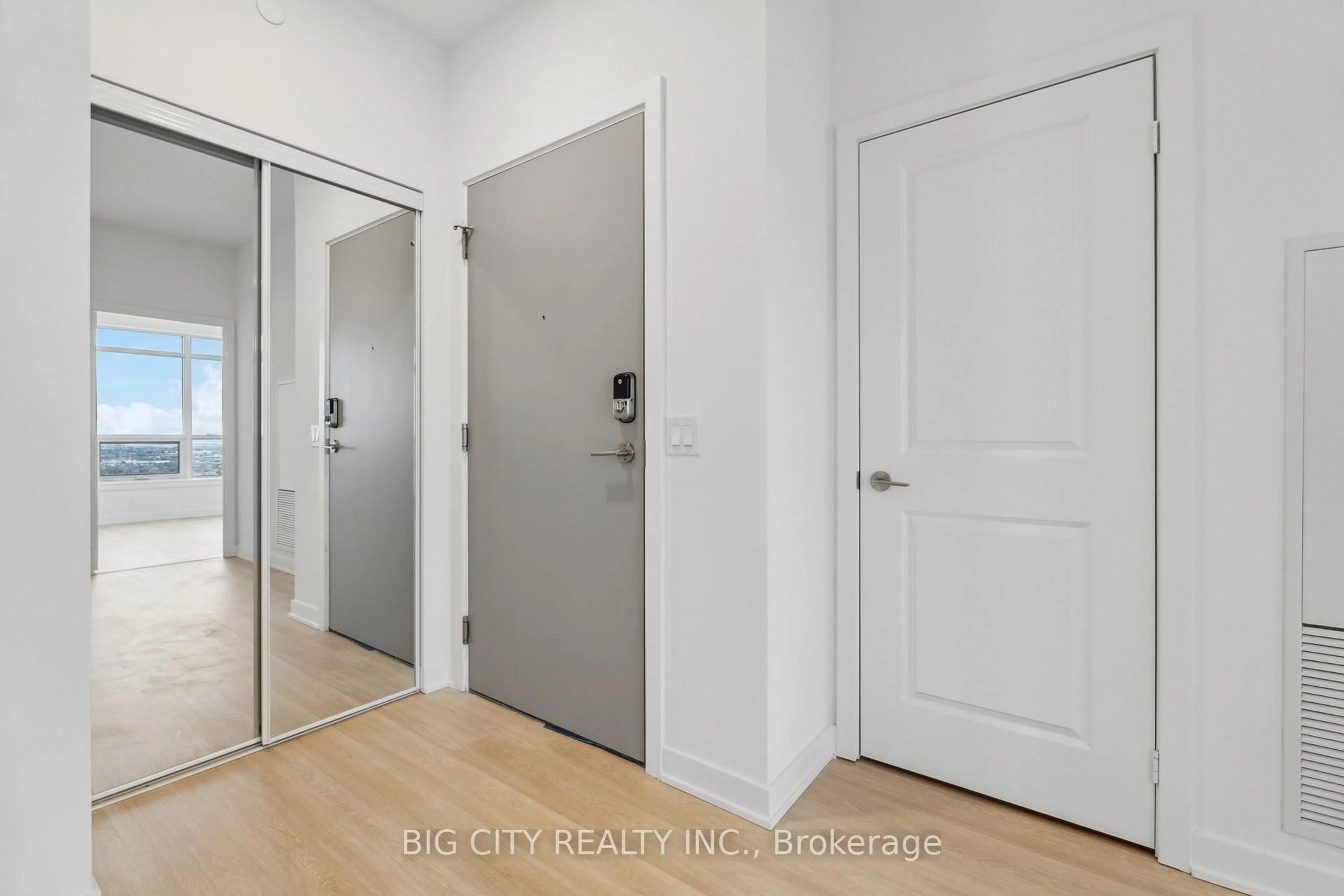 Indoor entryway for 50 Upper Mall Way #1206, Vaughan Ontario L4J 0L8