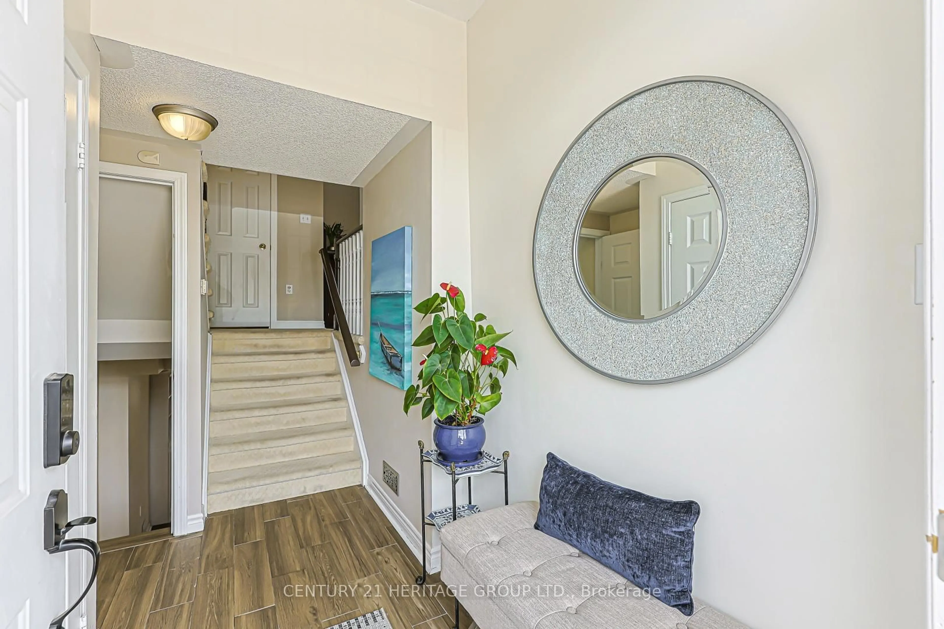 Indoor entryway for 22 Village Green Lane, Bradford West Gwillimbury Ontario L3Z 3E7