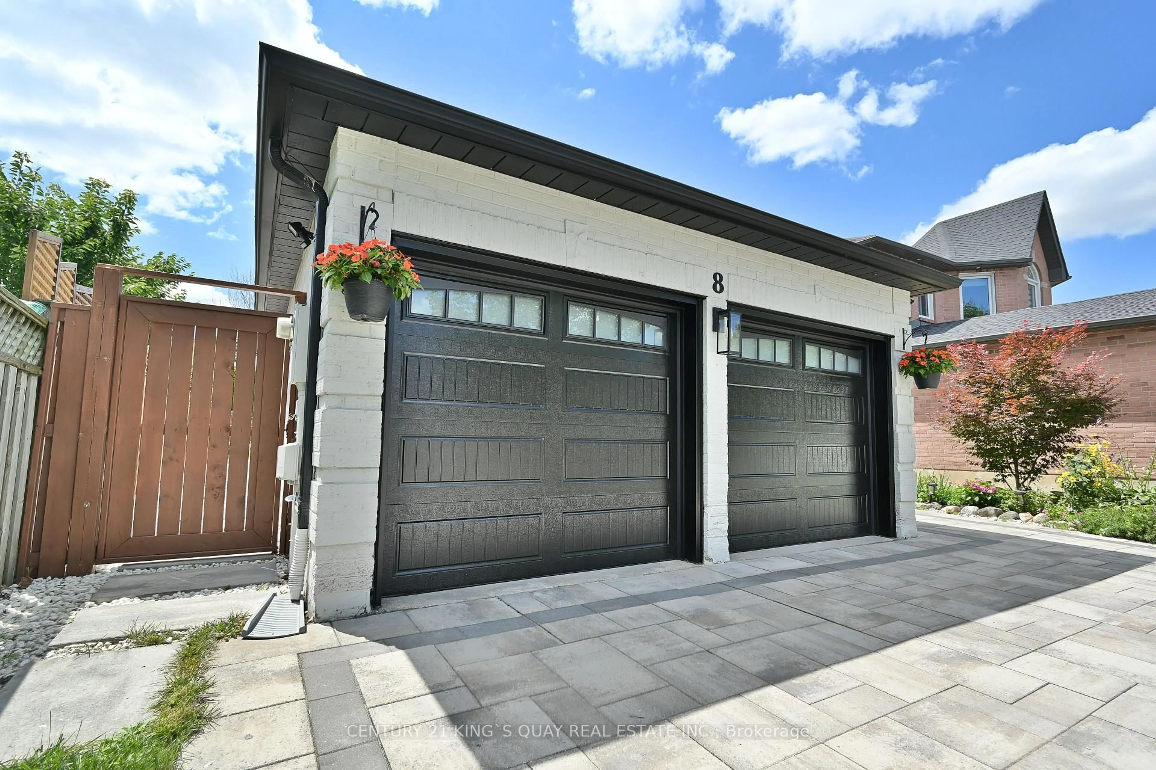 Indoor garage for 8 Major Elliot Crt, Markham Ontario L3R 9C3
