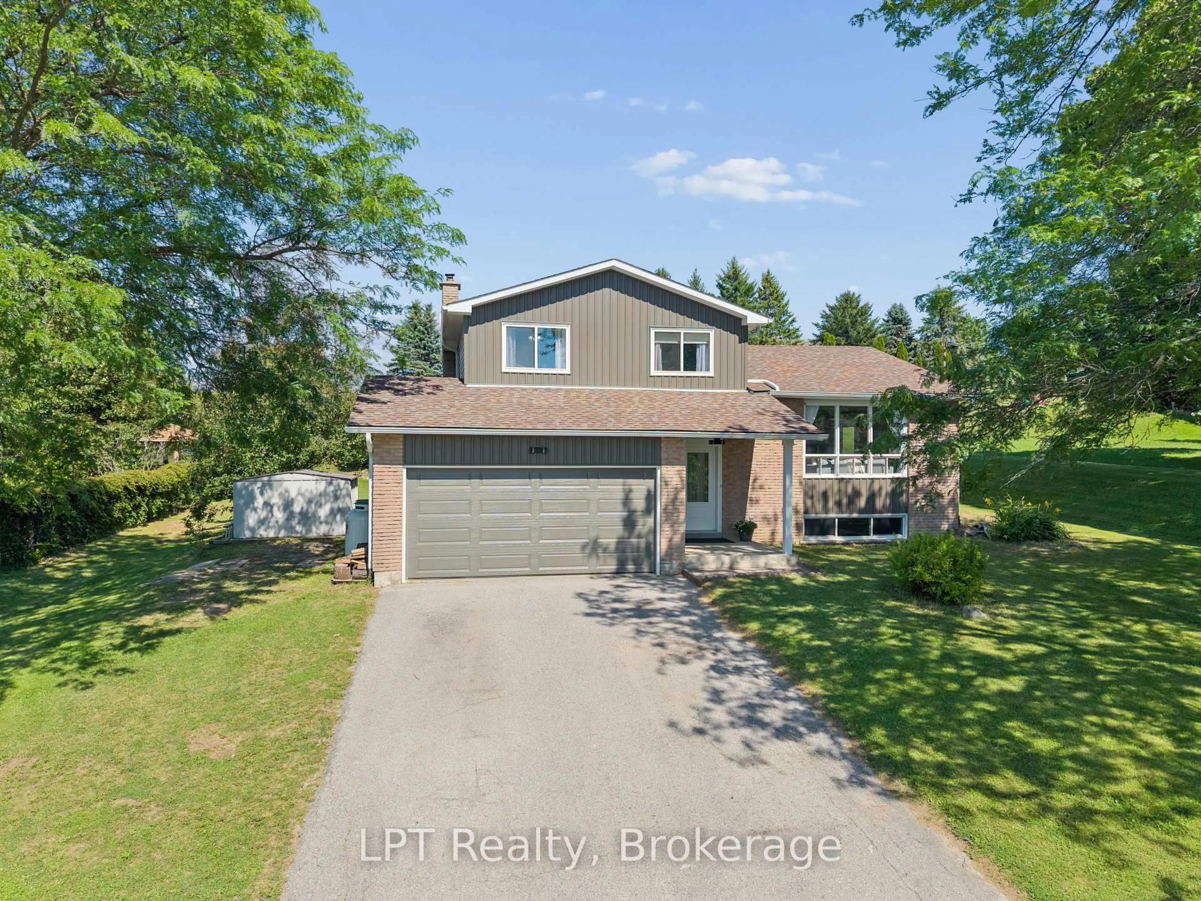 A pic from outside/outdoor area/front of a property/back of a property/a pic from drone, unknown for 34 Oxtoby Lane, Uxbridge Ontario L0C 1C0