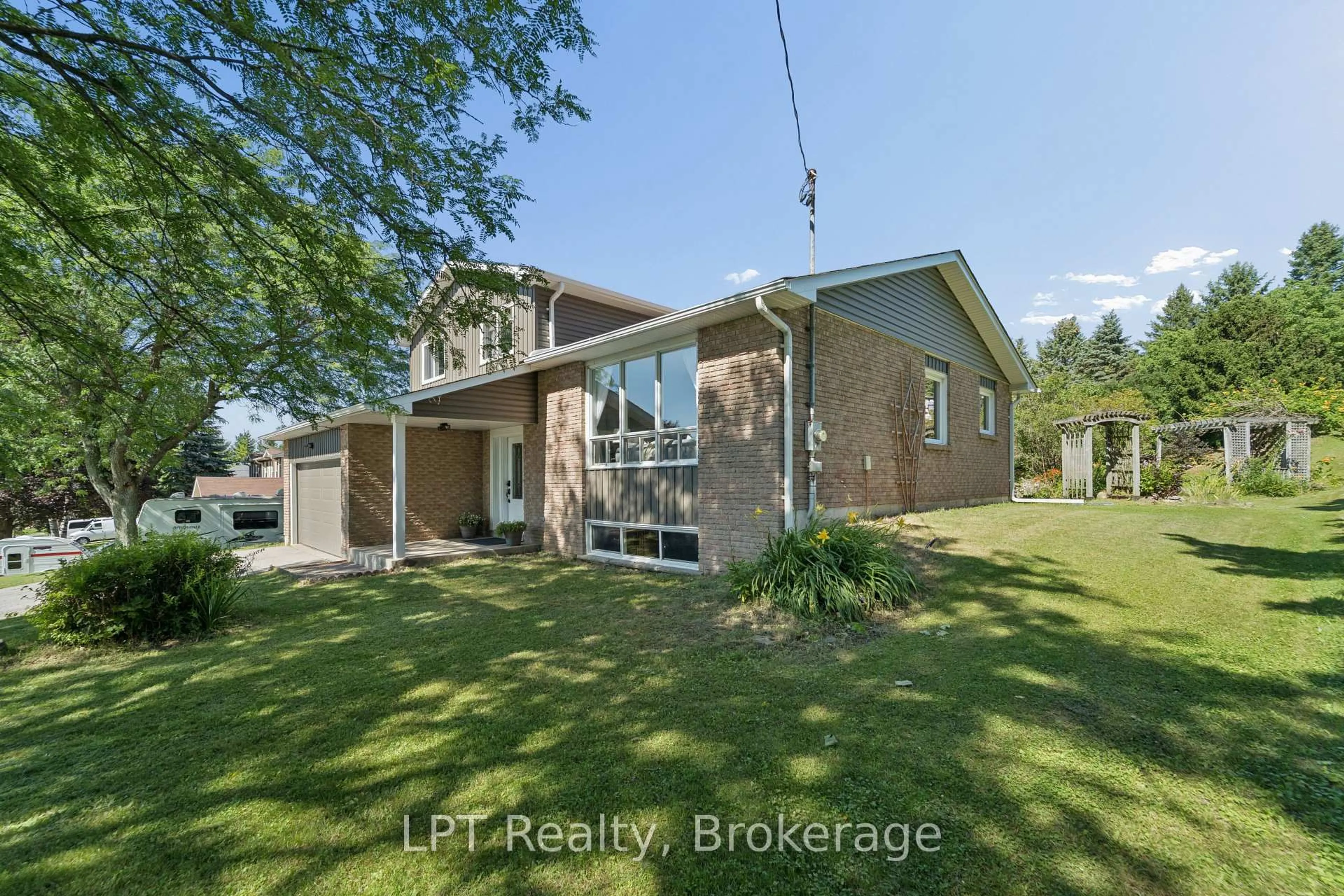 A pic from outside/outdoor area/front of a property/back of a property/a pic from drone, unknown for 34 Oxtoby Lane, Uxbridge Ontario L0C 1C0