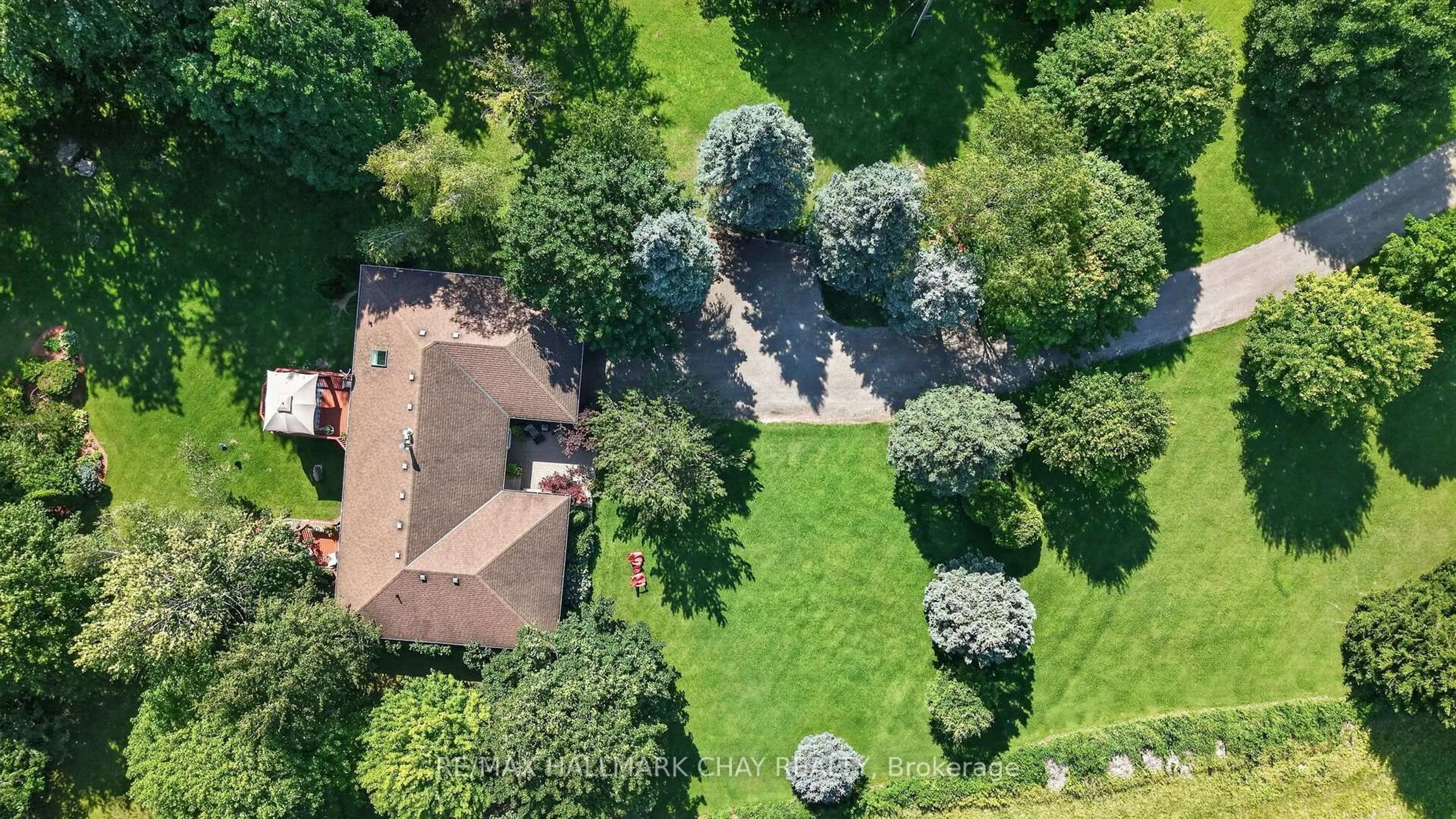 A pic from outside/outdoor area/front of a property/back of a property/a pic from drone, unknown for 5971 3rd Line, New Tecumseth Ontario L0G 1W0