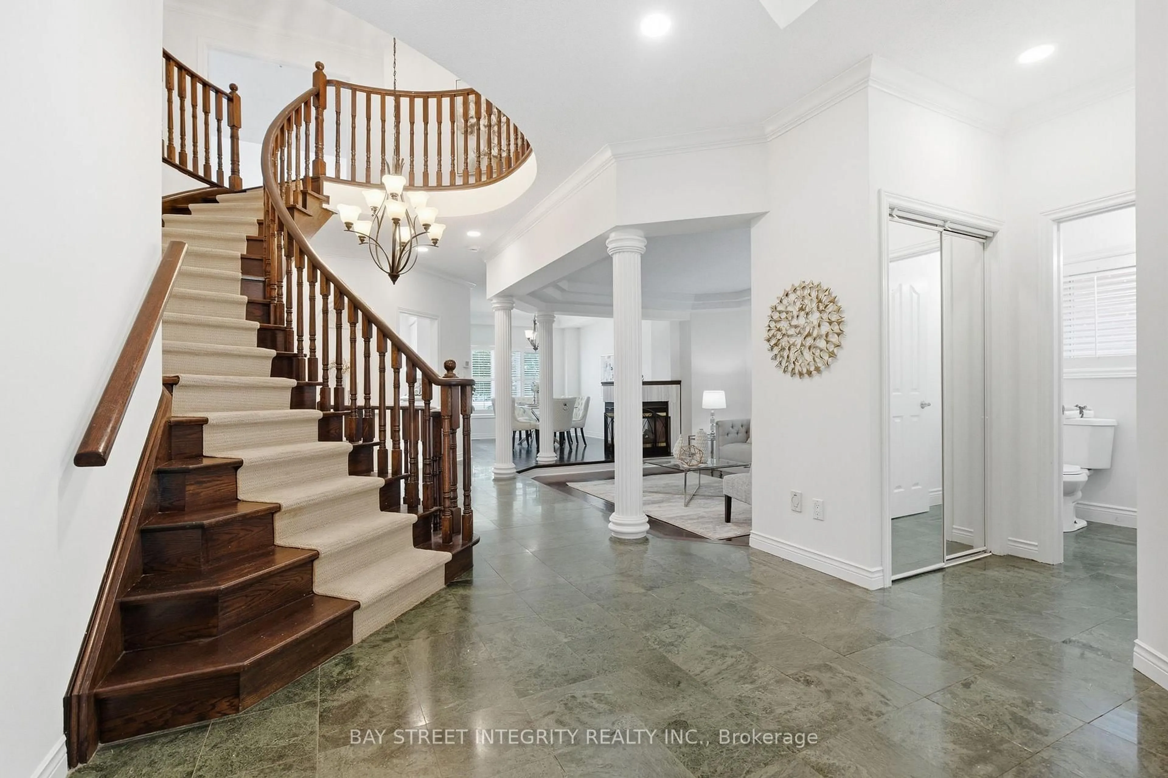 Indoor foyer for 89 Promelia Crt, Markham Ontario L3S 3S4