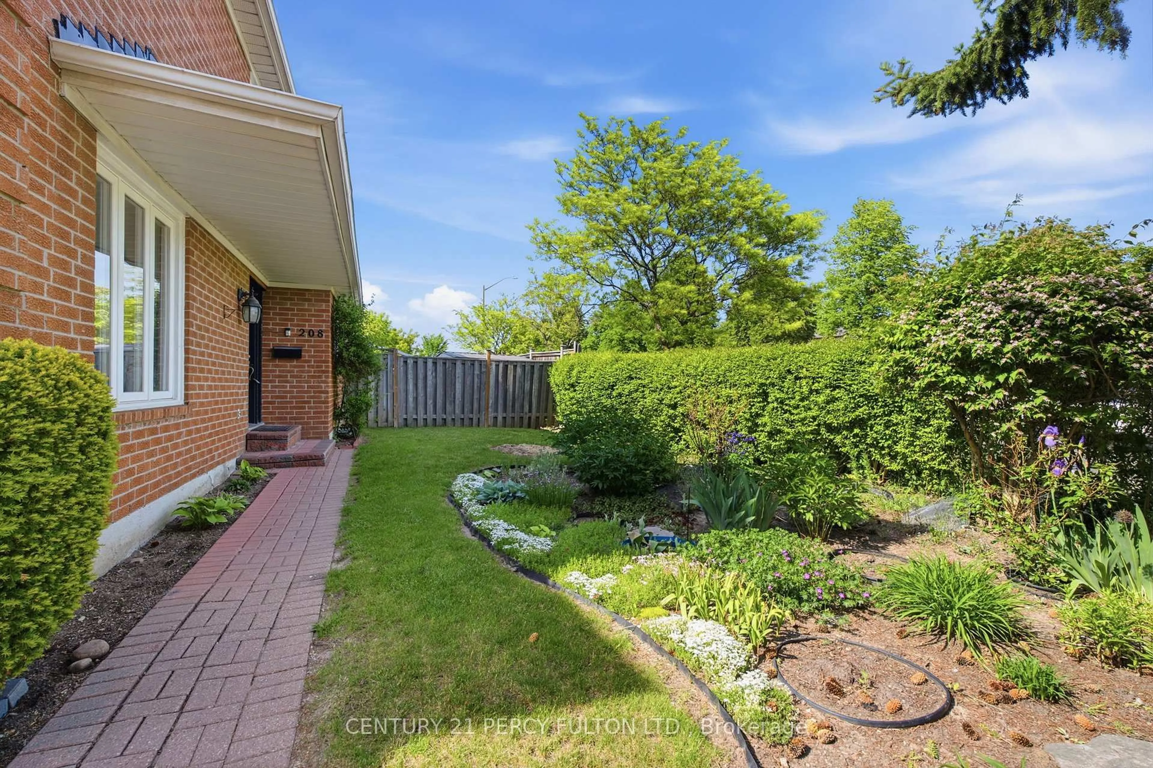 Patio, street for 208 Conley St, Vaughan Ontario L4J 2X8