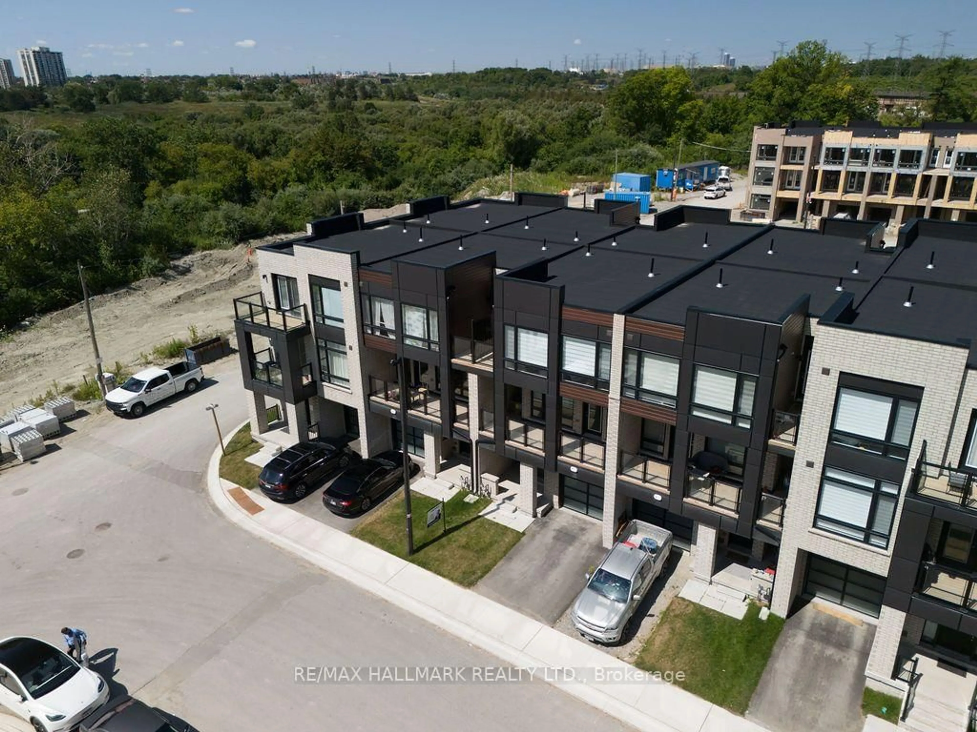 A pic from outside/outdoor area/front of a property/back of a property/a pic from drone, unknown for 12 Dandara Gate, Vaughan Ontario L4L 1V8