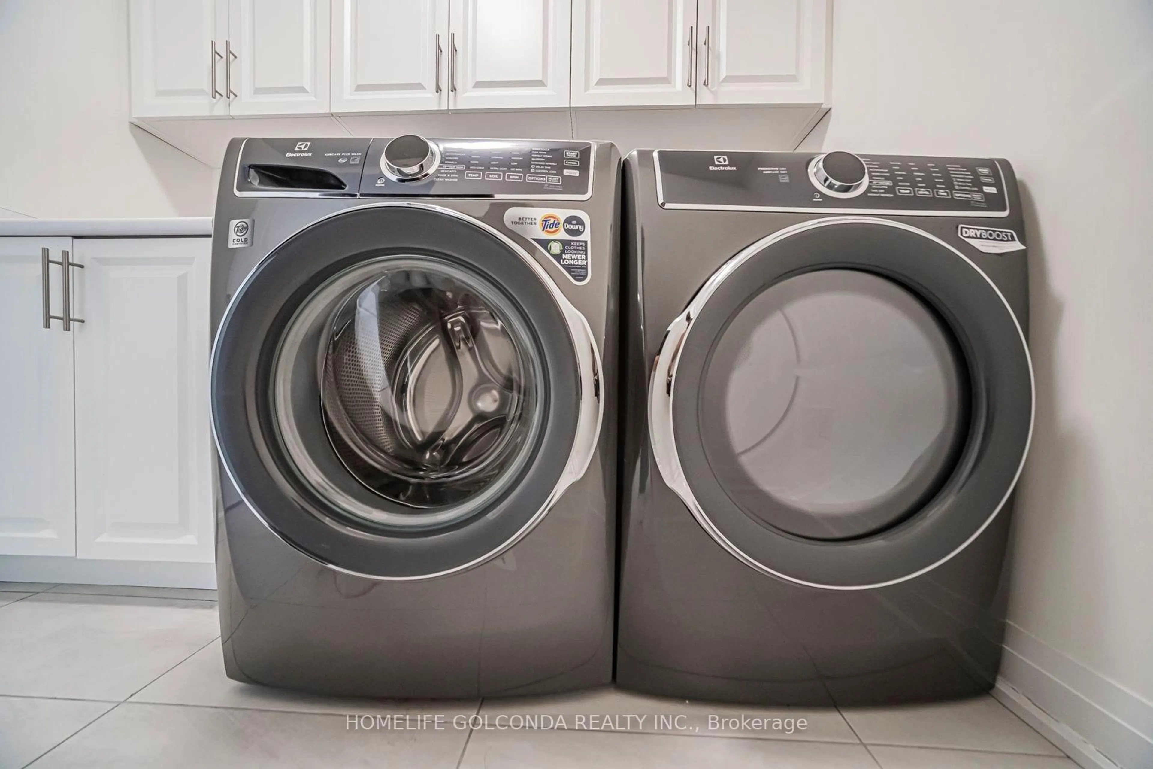 Laundry room for 2 Silvermills Lane, Markham Ontario L6C 3L5