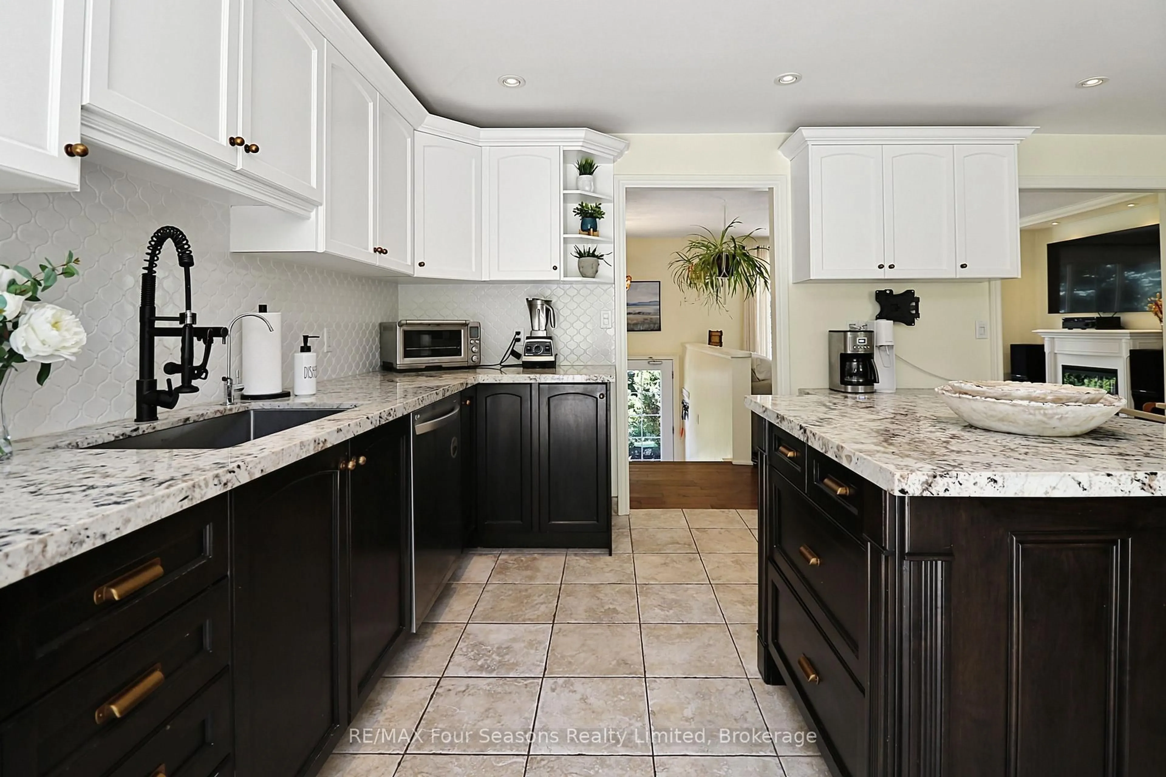 Contemporary kitchen, ceramic/tile floor for 2756 Concession Rd 5, Adjala-Tosorontio Ontario L0G 1L0