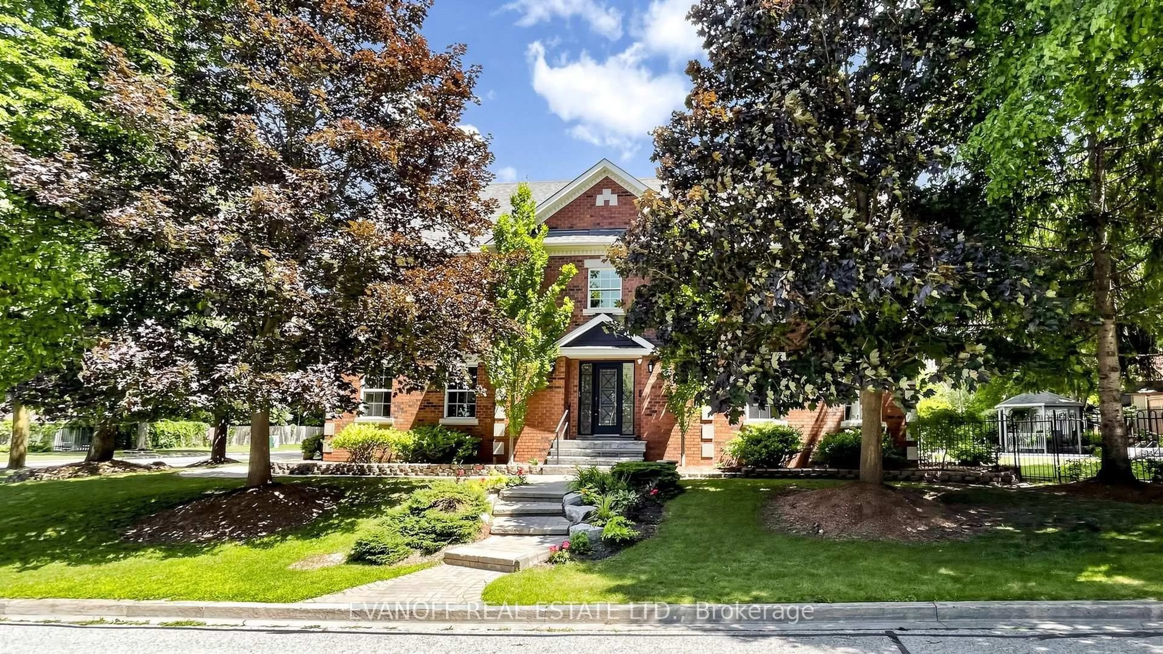 Home with brick exterior material, street for 929 Creebridge Cres, Newmarket Ontario L3X 1P1