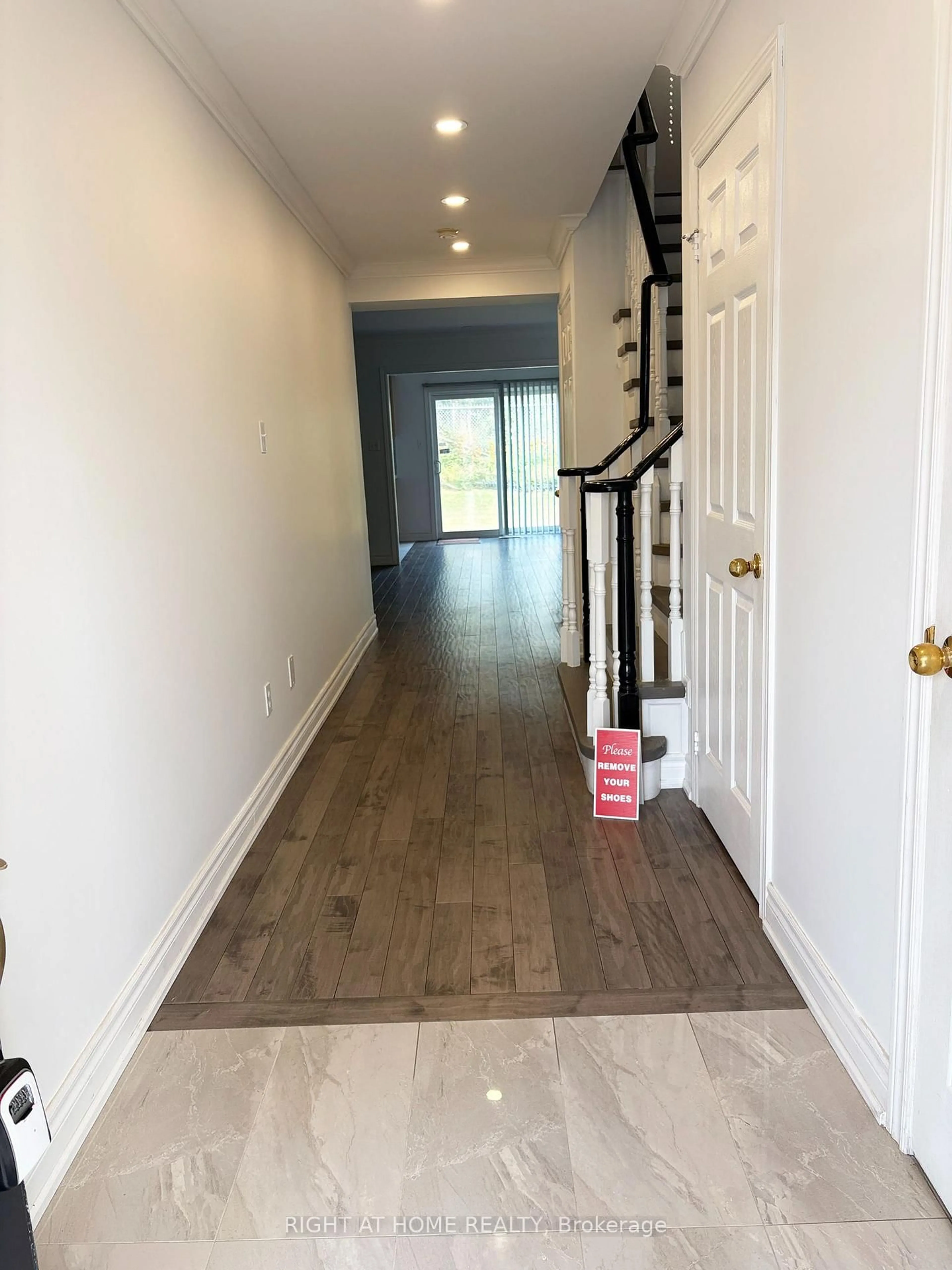 Indoor entryway for 737 Caboto Tr, Markham Ontario L3R 5W4