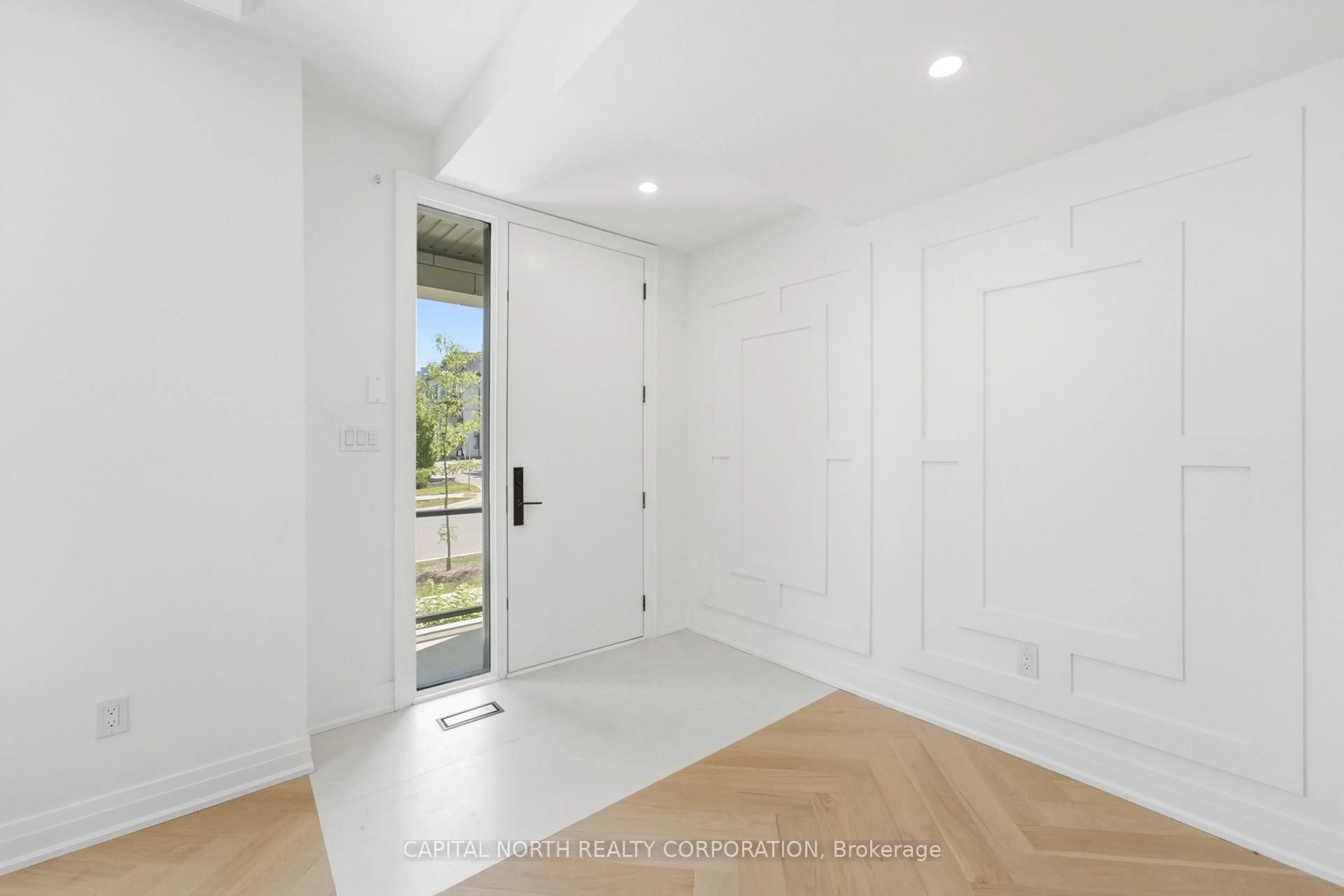 Indoor entryway for 10A McCachen St, Richmond Hill Ontario L4E 1L4