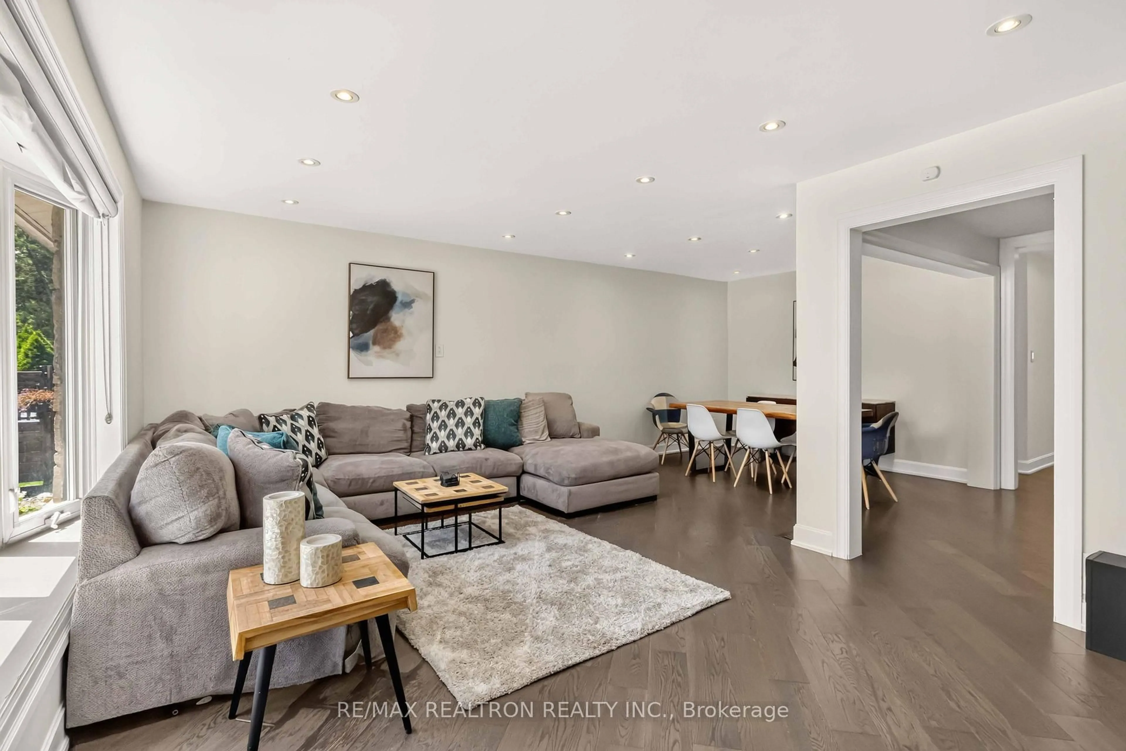 Living room with furniture, unknown for 219 Bay Thorn Dr, Markham Ontario L3T 3V6