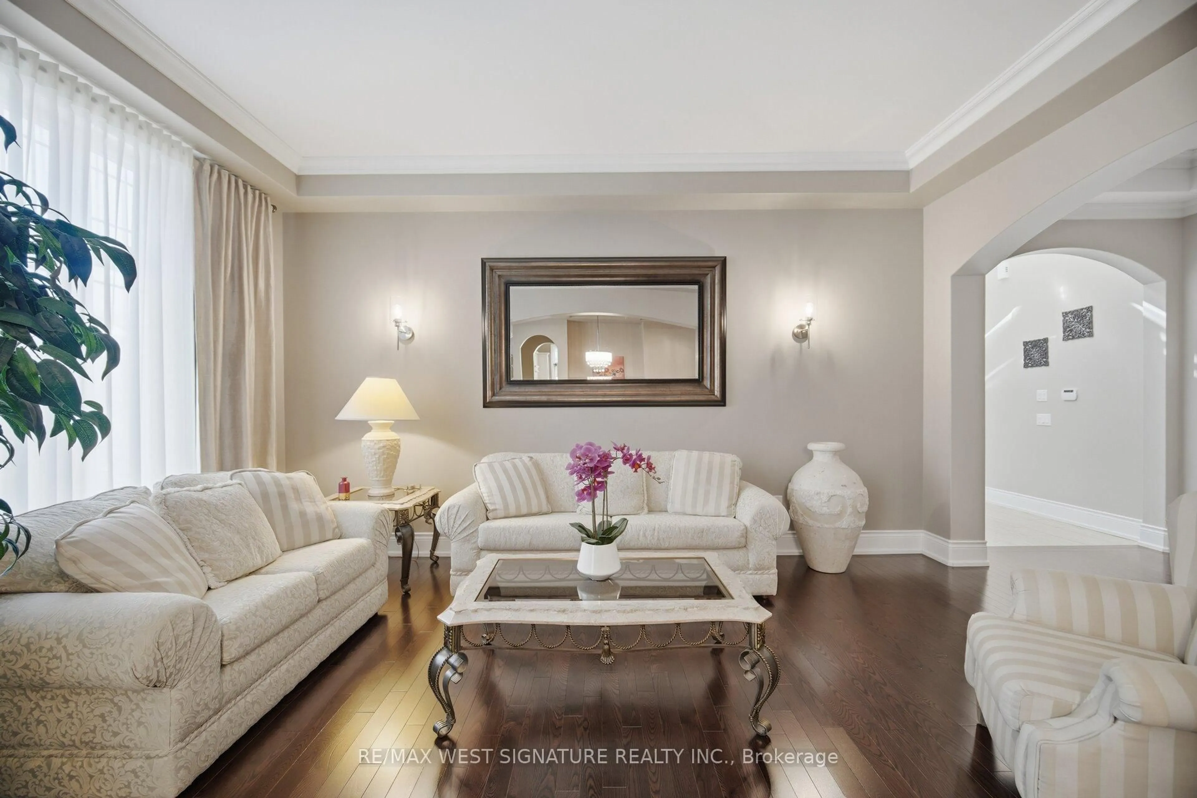 Living room with furniture, unknown for 59 Bluff Tr, King Ontario L7B 0A1