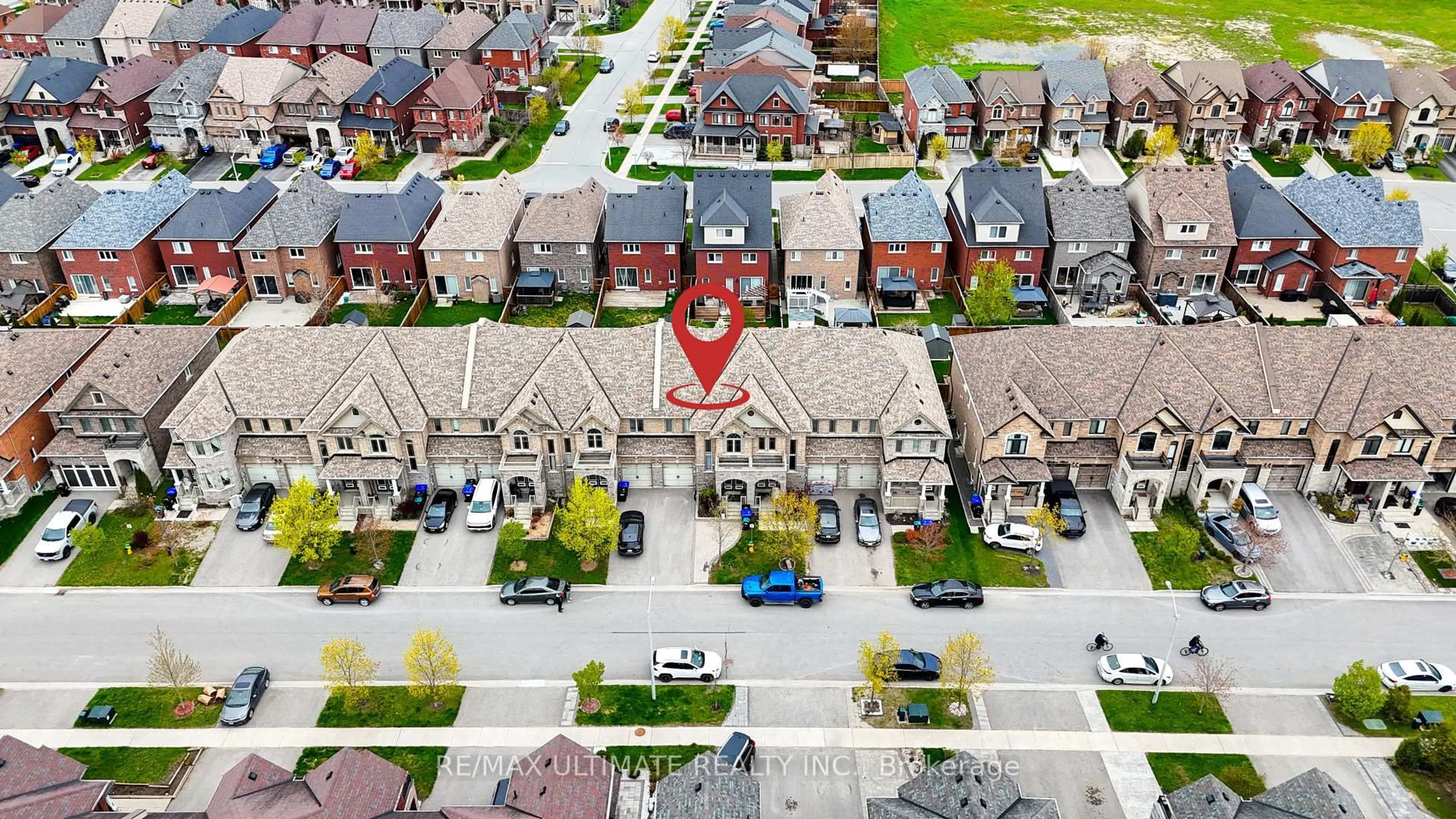 A pic from outside/outdoor area/front of a property/back of a property/a pic from drone, street for 42 Walker Blvd, New Tecumseth Ontario L9R 0N2