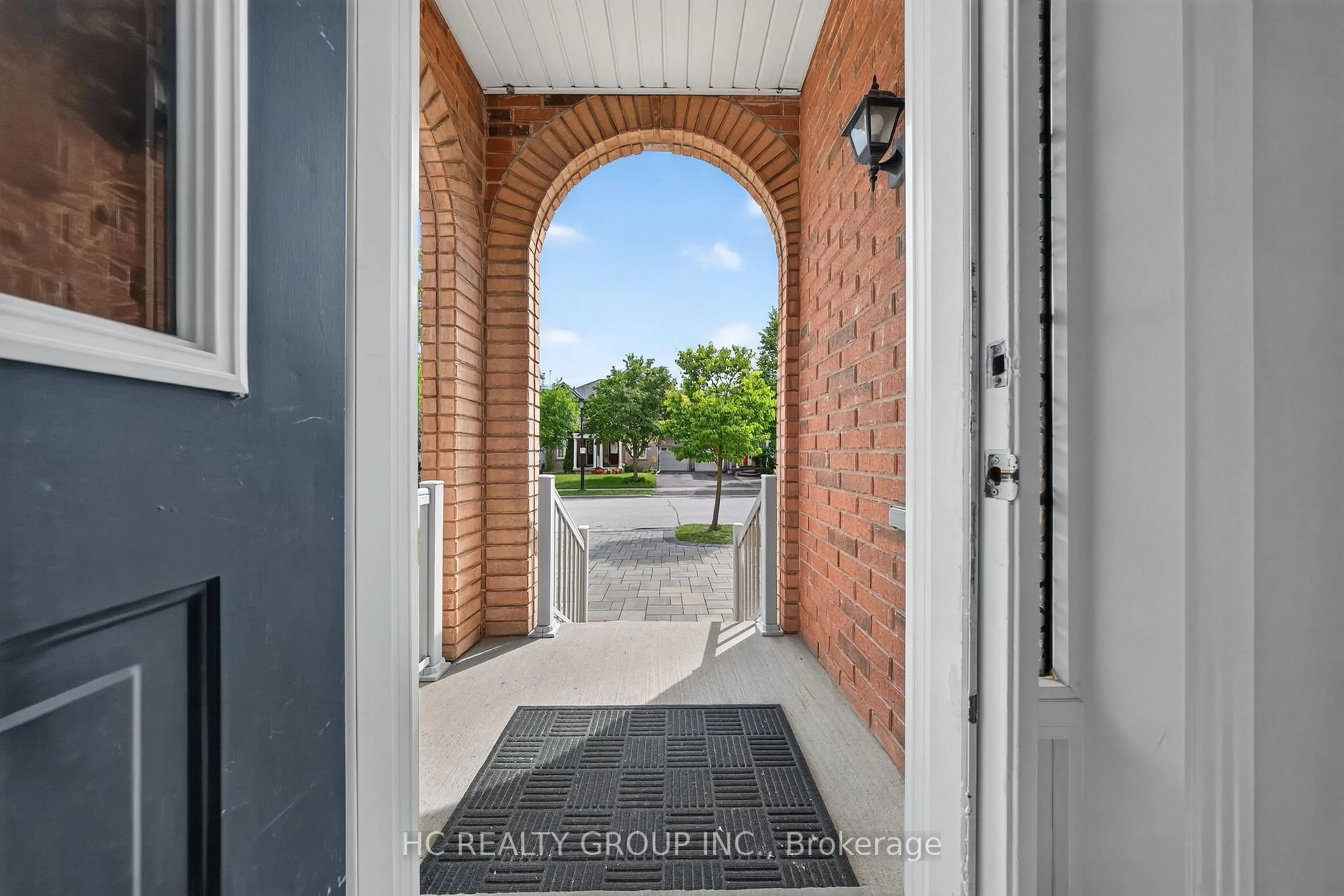 Indoor entryway for 86 Beare Tr, Newmarket Ontario L3X 3B3