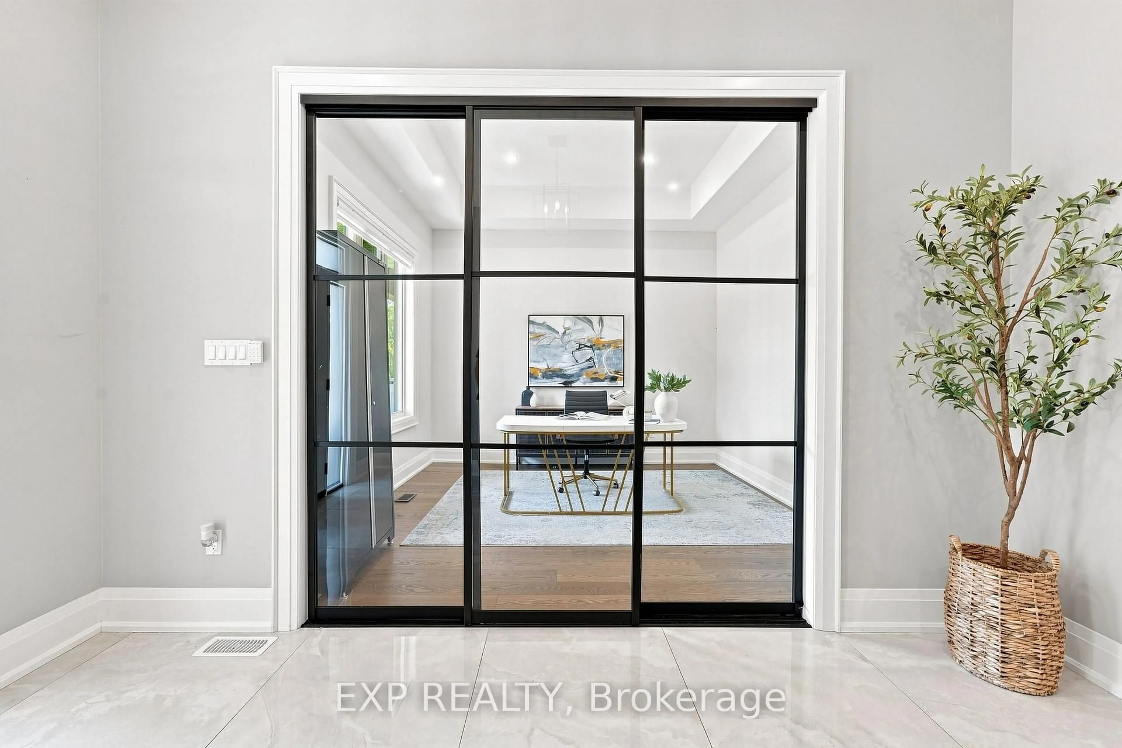 Indoor entryway for 30 Brule Lakeway, Georgina Ontario L0E 1L0