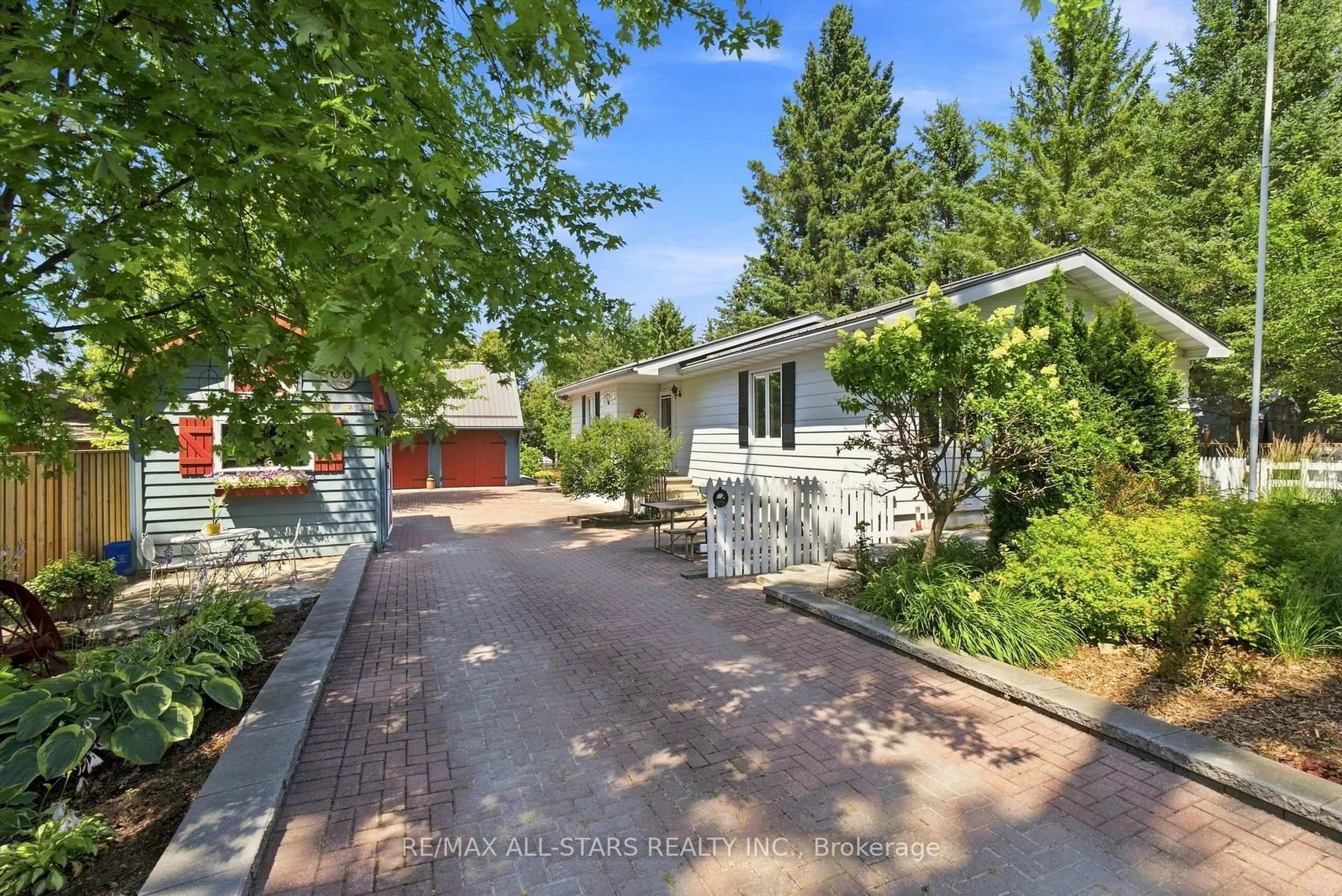 A pic from outside/outdoor area/front of a property/back of a property/a pic from drone, street for 710 Regional 13 Rd, Uxbridge Ontario L0C 1C0
