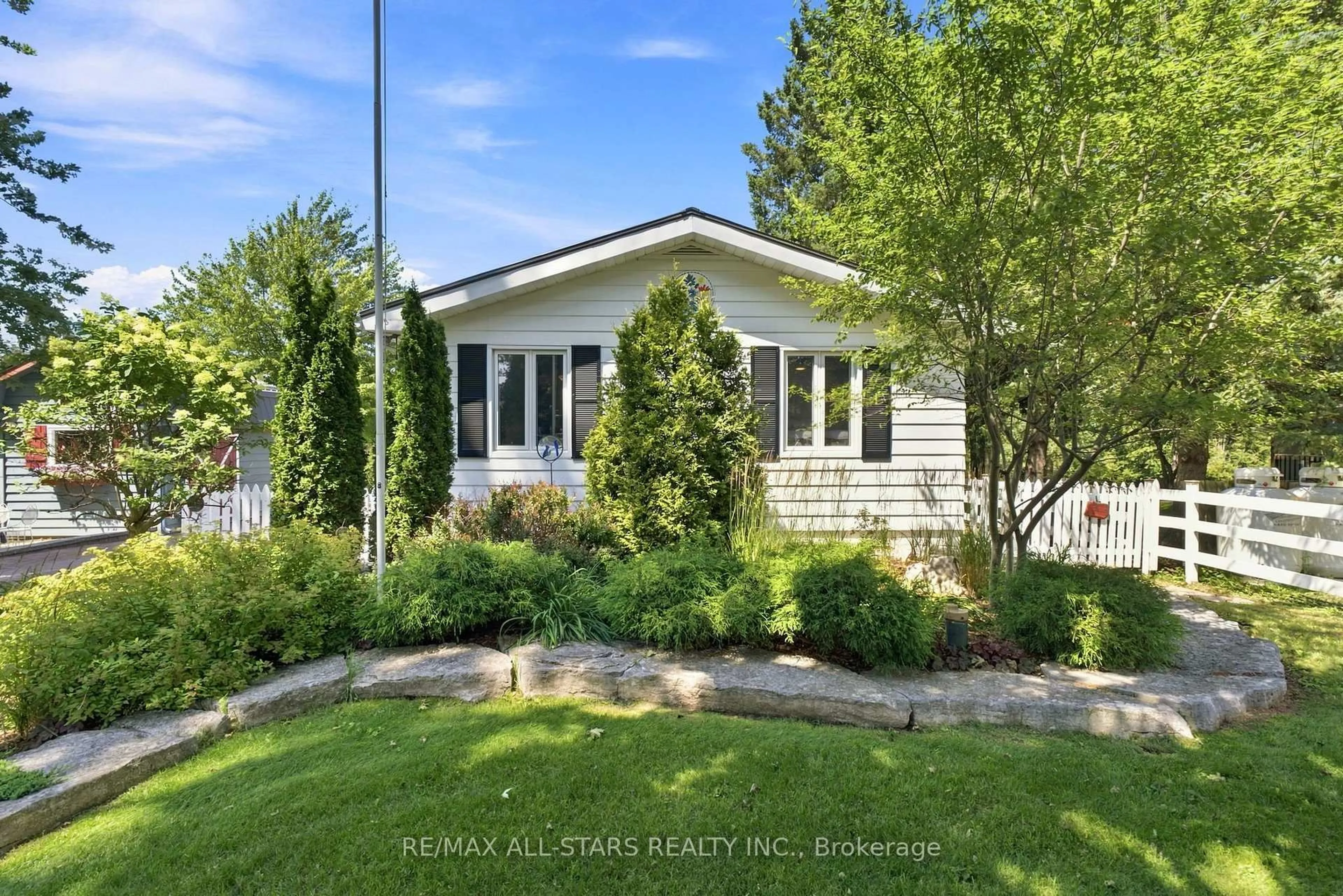 Home with vinyl exterior material, street for 710 Regional 13 Rd, Uxbridge Ontario L0C 1C0