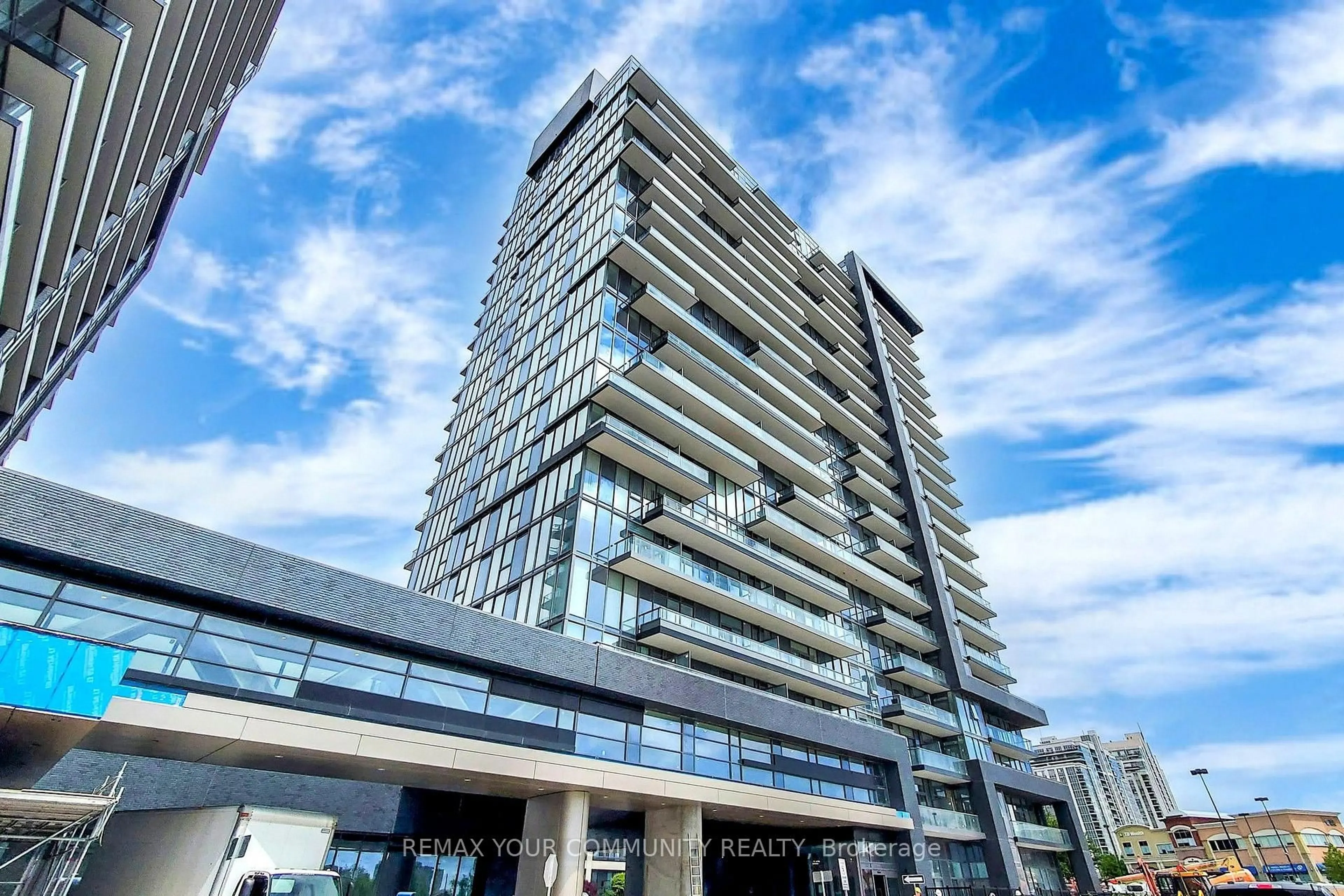 Indoor foyer for 20 Gatineau Dr #1407E, Vaughan Ontario L4J 0L3