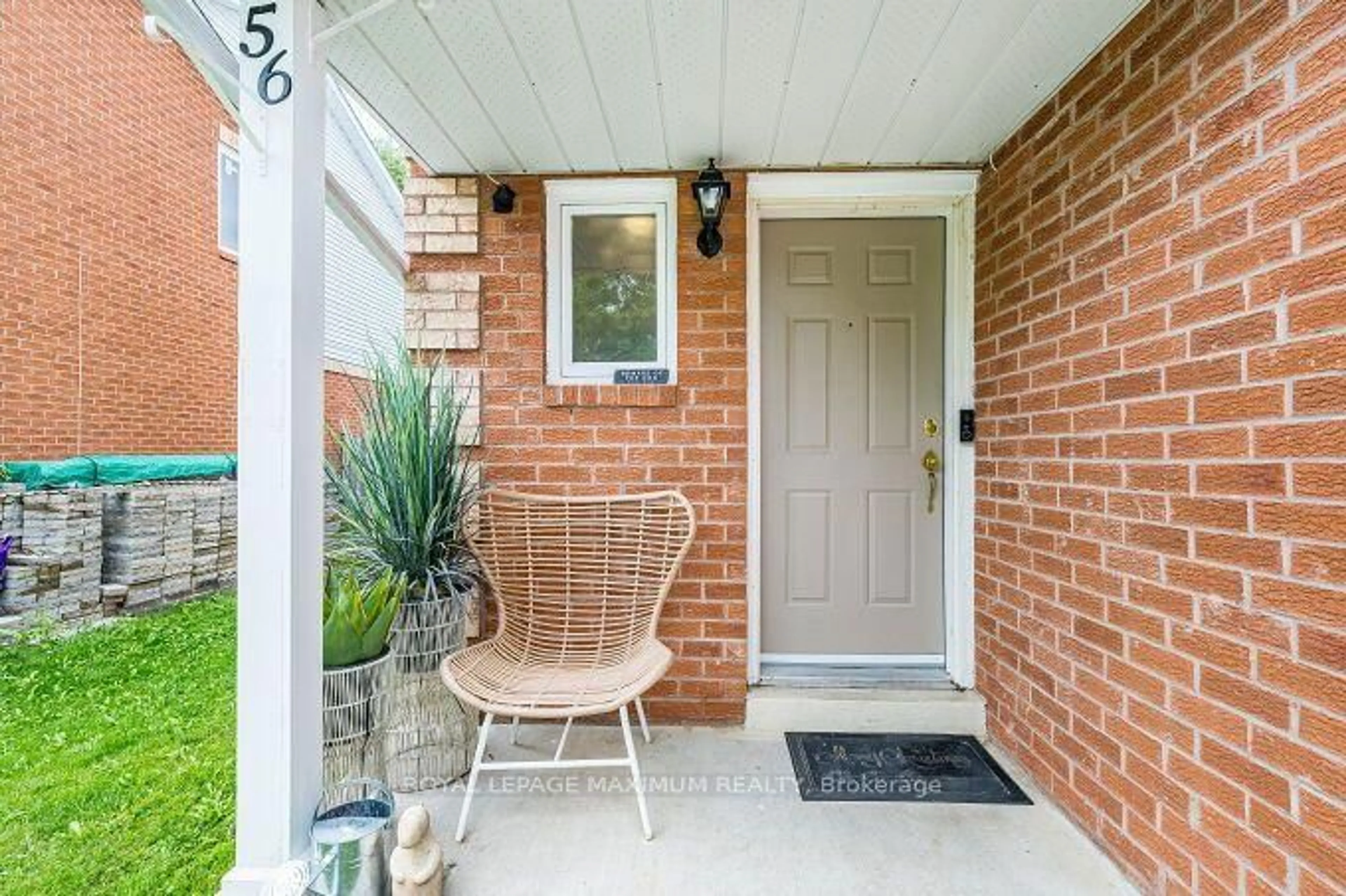 Indoor entryway for 56 Potter Cres, New Tecumseth Ontario L0G 1W0