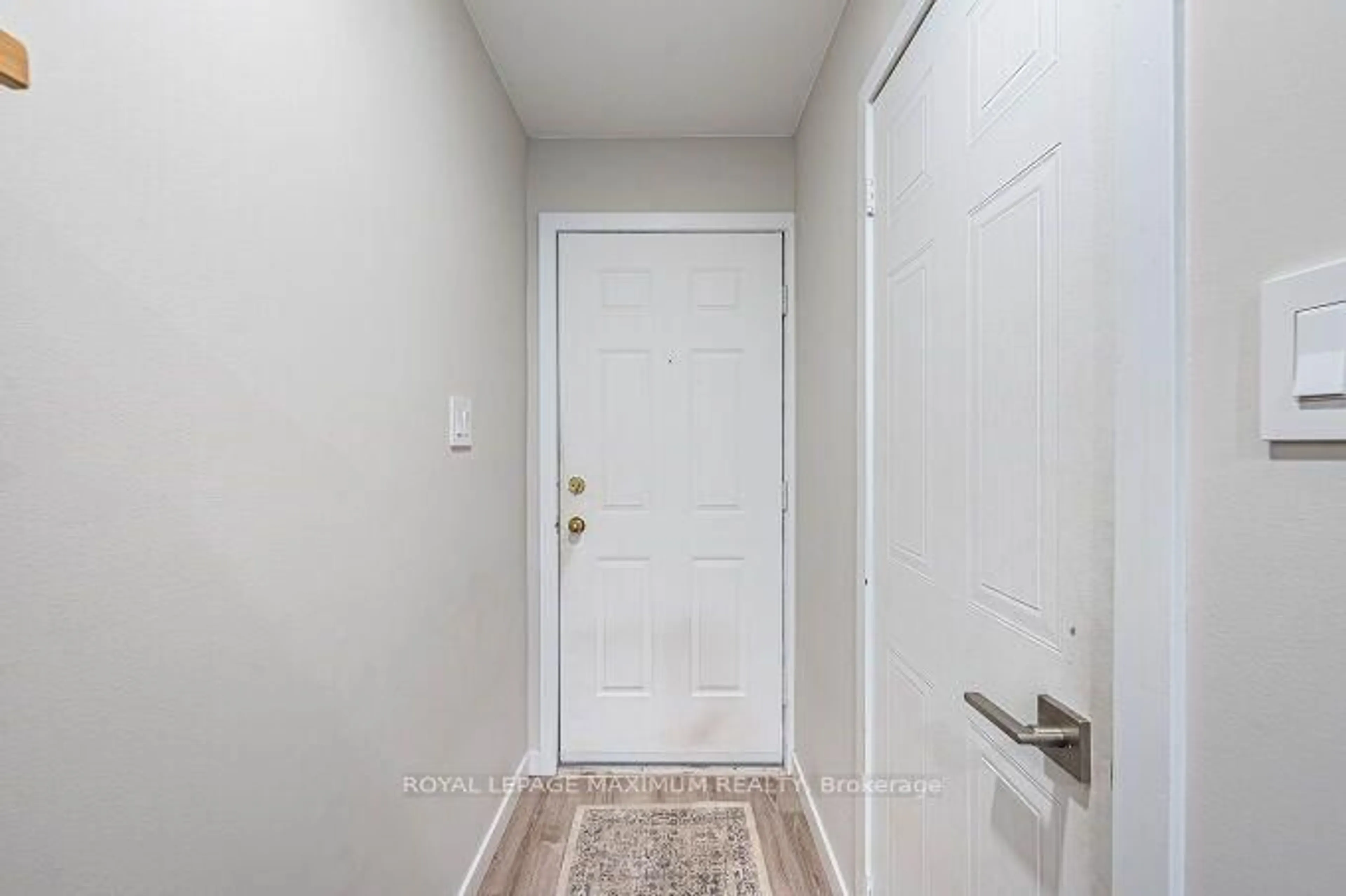 Indoor entryway for 56 Potter Cres, New Tecumseth Ontario L0G 1W0