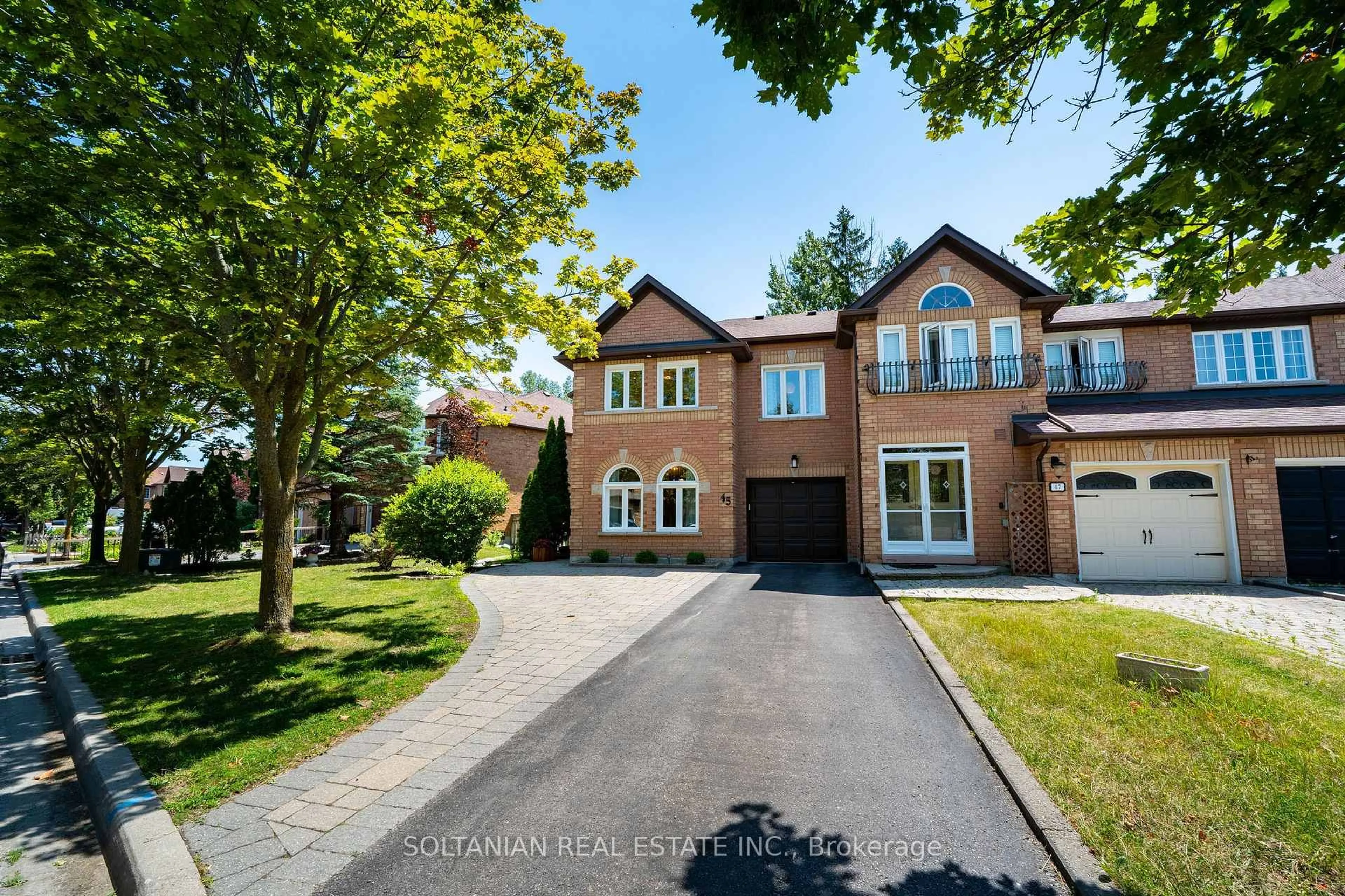Home with brick exterior material, street for 45 Mistleflower Crt, Richmond Hill Ontario L4E 3T9
