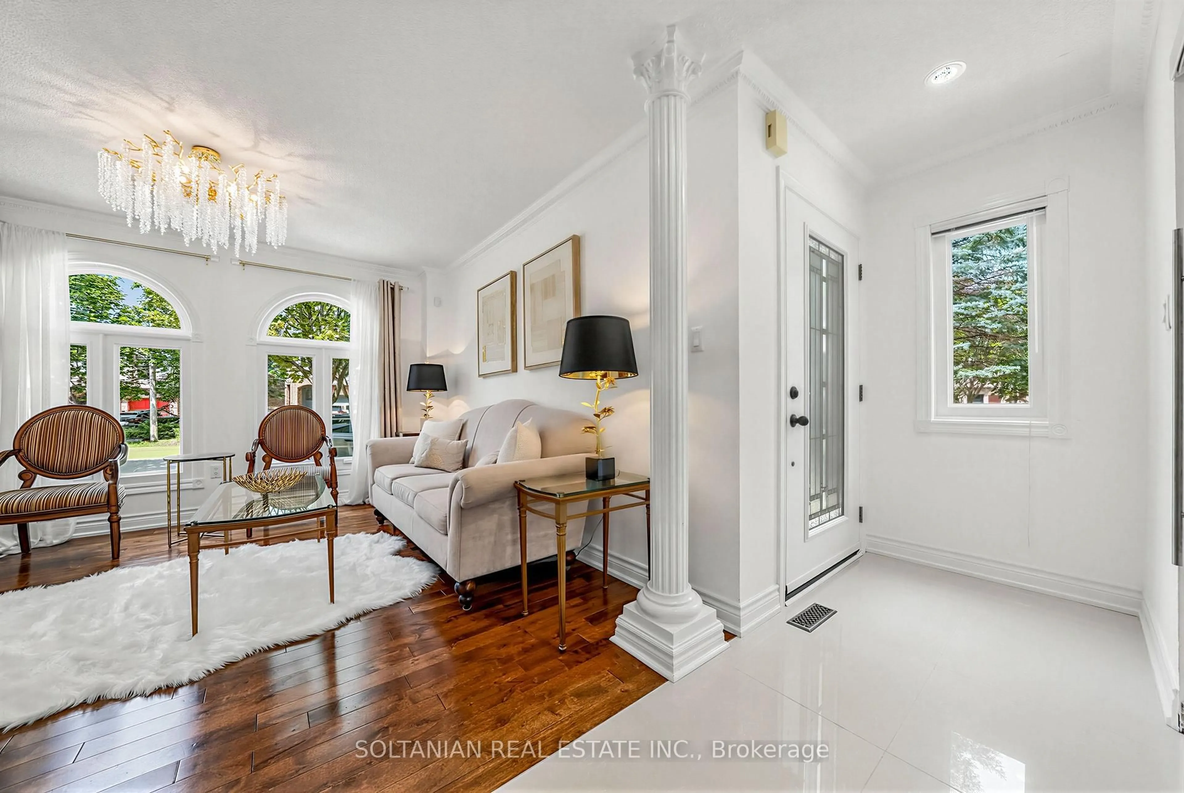 Indoor entryway for 45 Mistleflower Crt, Richmond Hill Ontario L4E 3T9