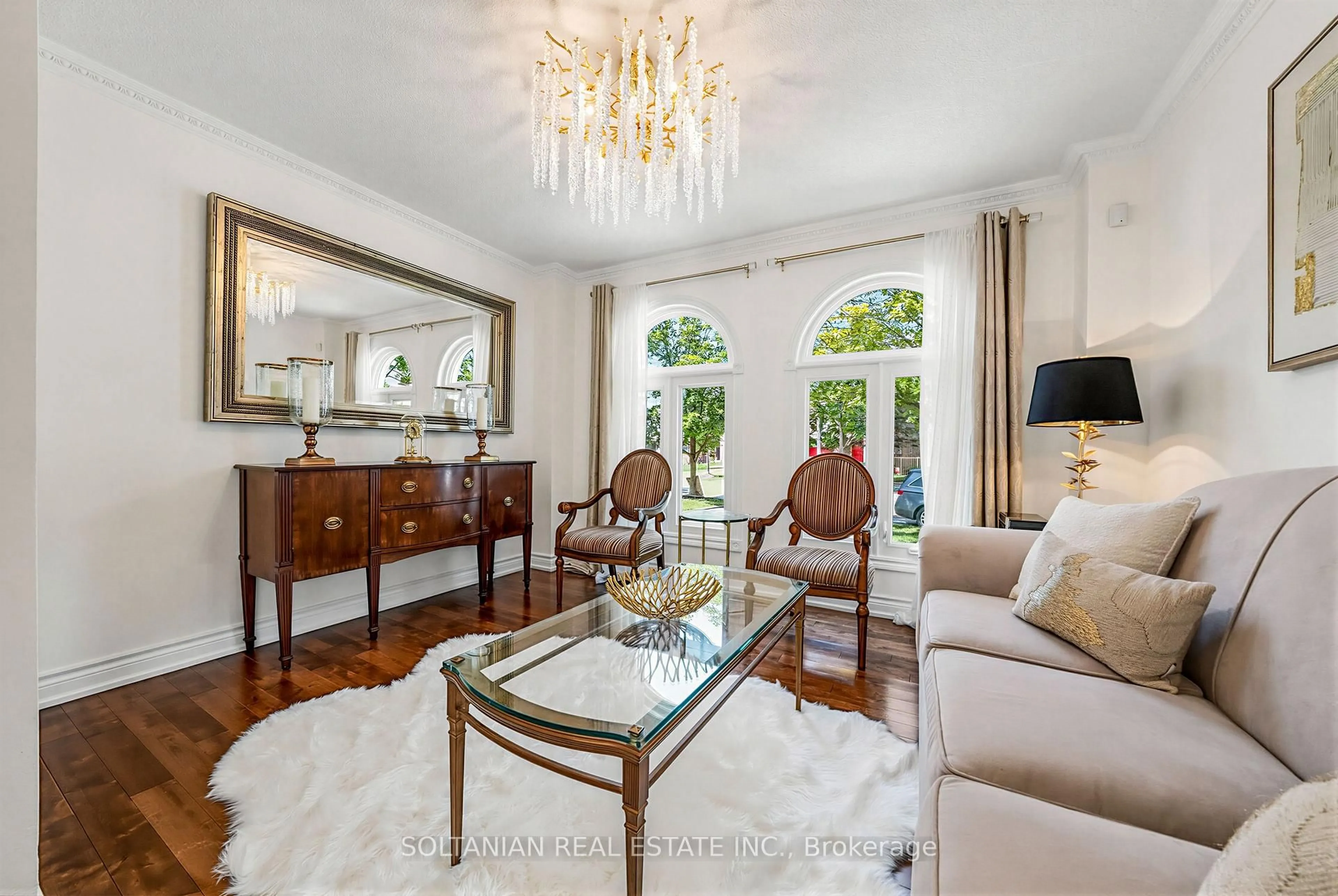 Living room with furniture, unknown for 45 Mistleflower Crt, Richmond Hill Ontario L4E 3T9