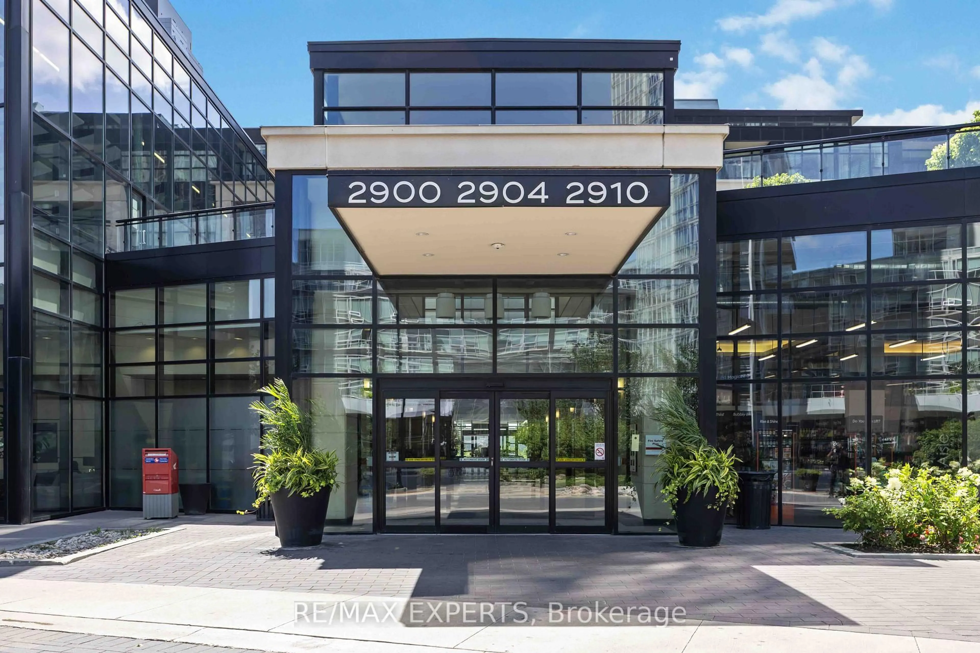 Indoor foyer for 2900 Highway 7 Rd #902, Vaughan Ontario L4K 0G3