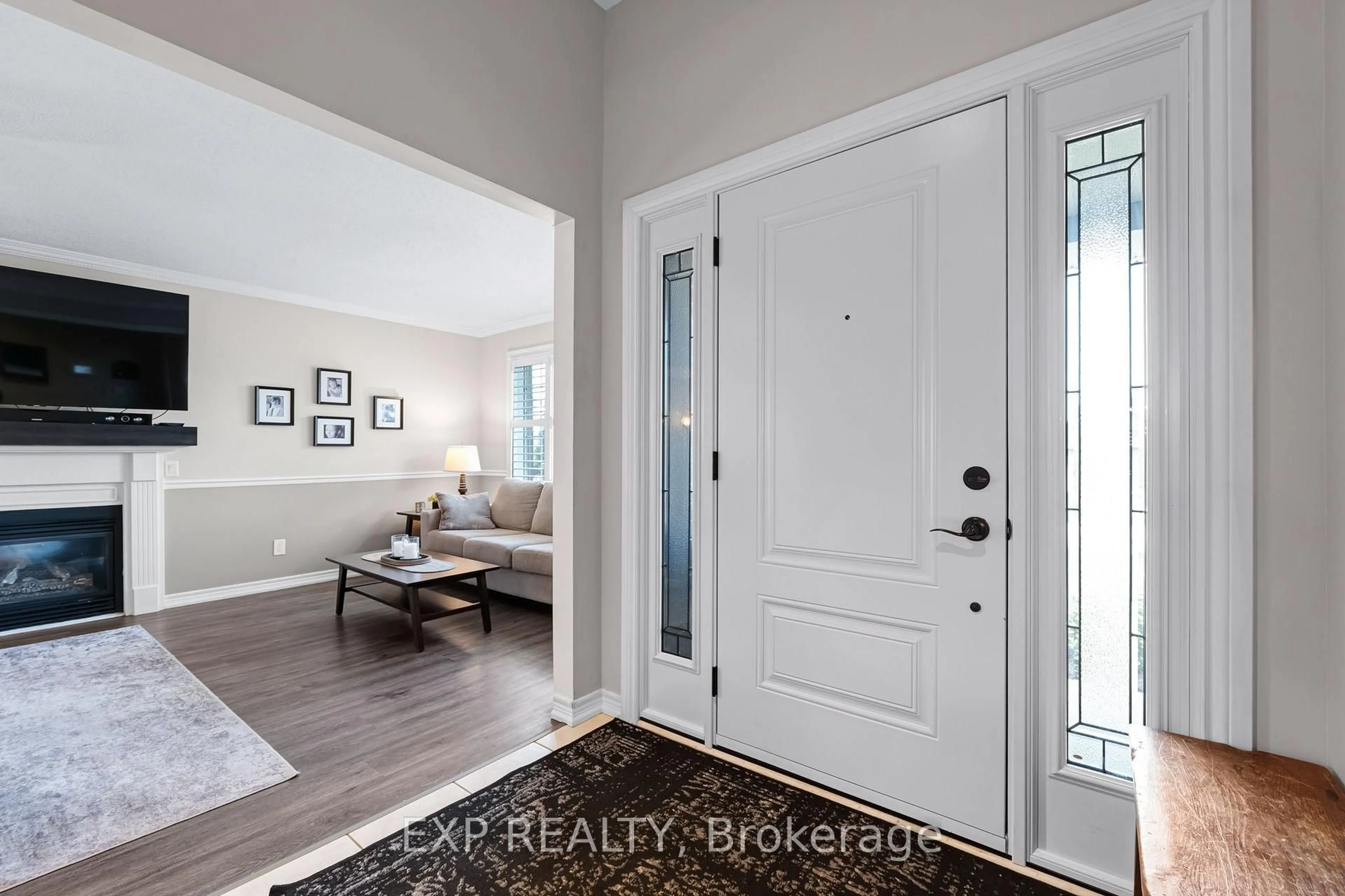 Indoor entryway for 8 Low Blvd, Uxbridge Ontario L9P 1W7