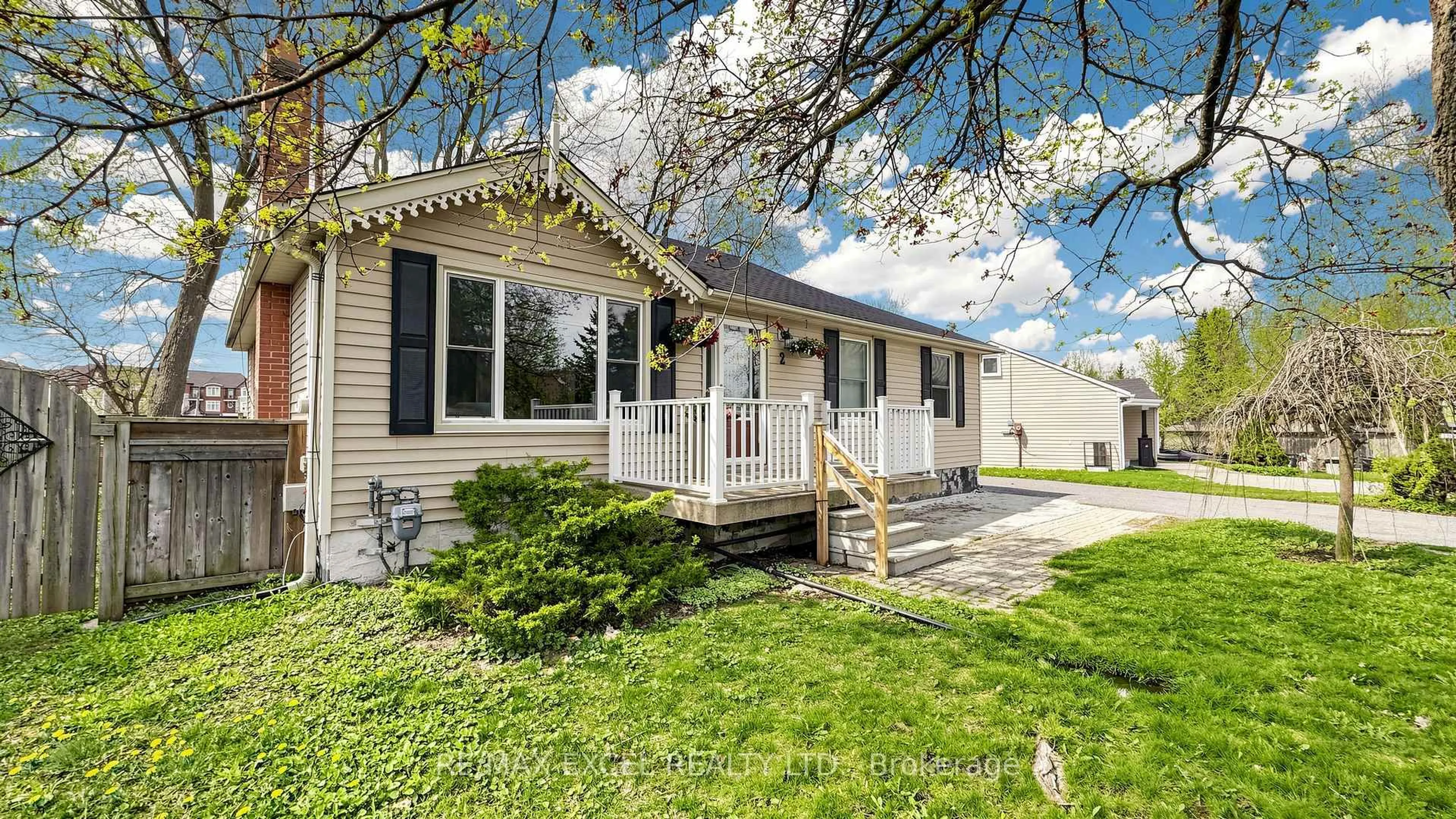 Home with vinyl exterior material, street for 2 Hughes St, Richmond Hill Ontario L4E 2V9