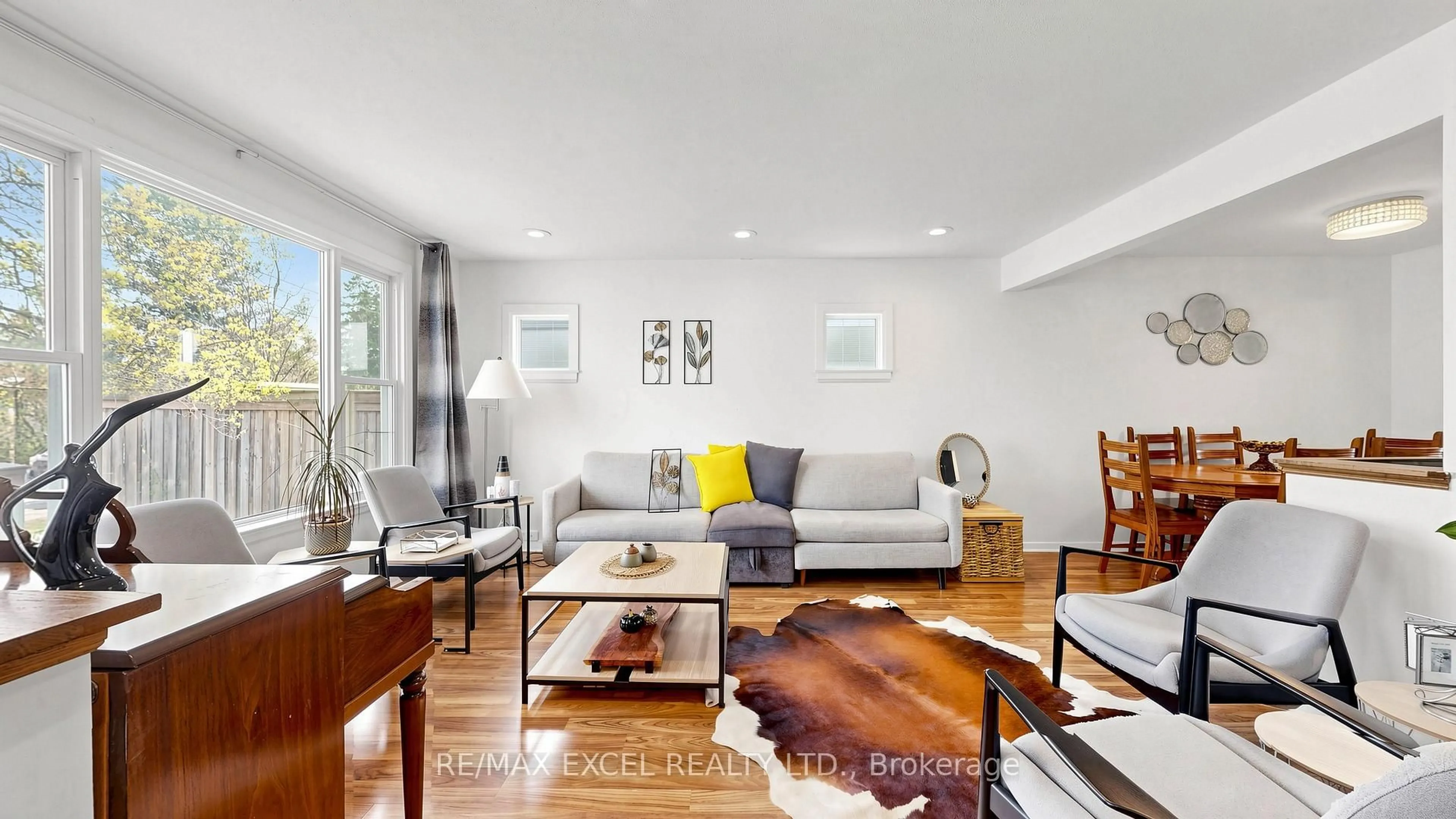 Living room with furniture, wood/laminate floor for 2 Hughes St, Richmond Hill Ontario L4E 2V9