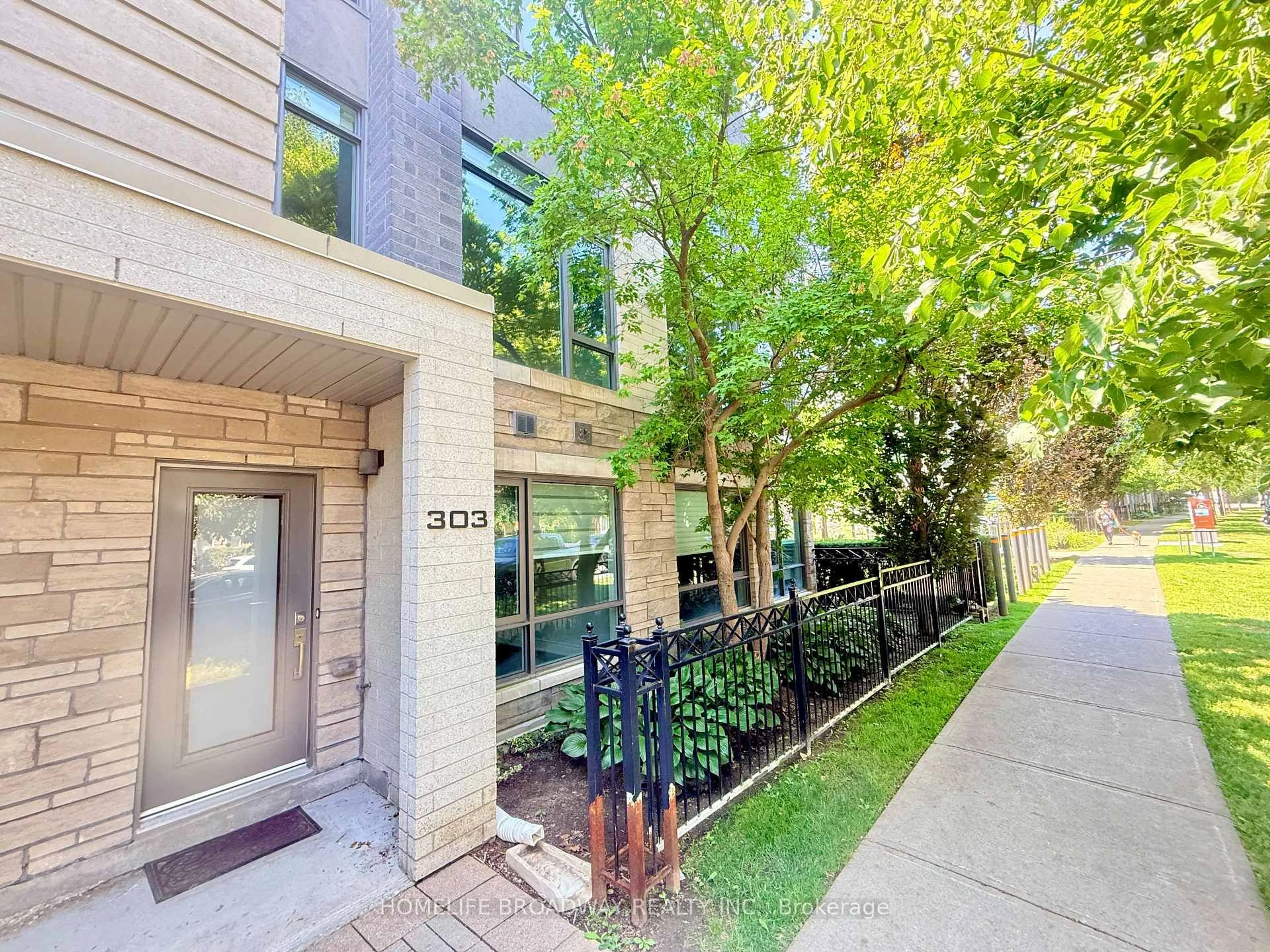 Unknown for 303 South Park Rd, Markham Ontario L3T 7W1