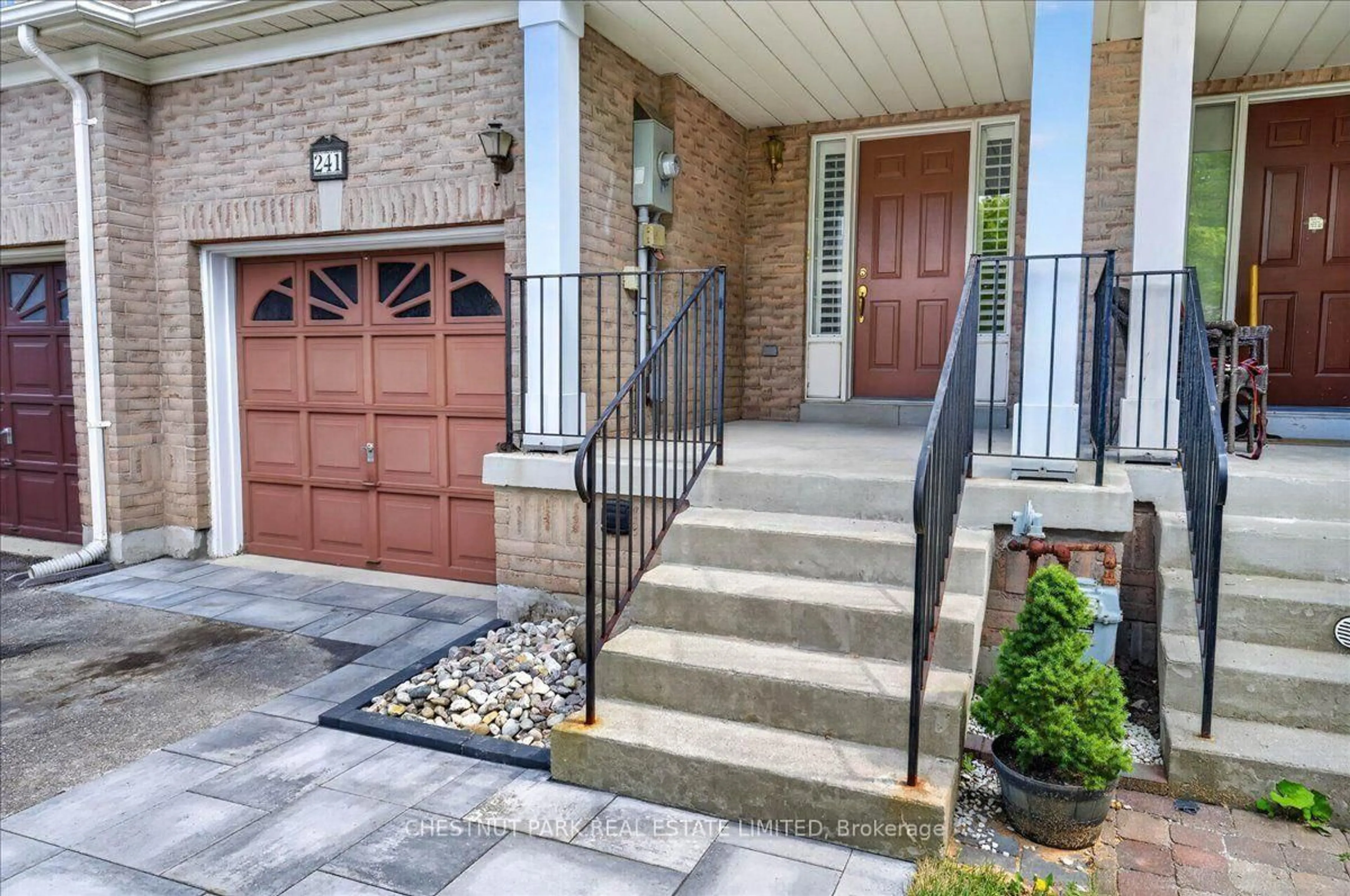 Unknown for 241 Banbrooke Cres, Newmarket Ontario L3X 2W5
