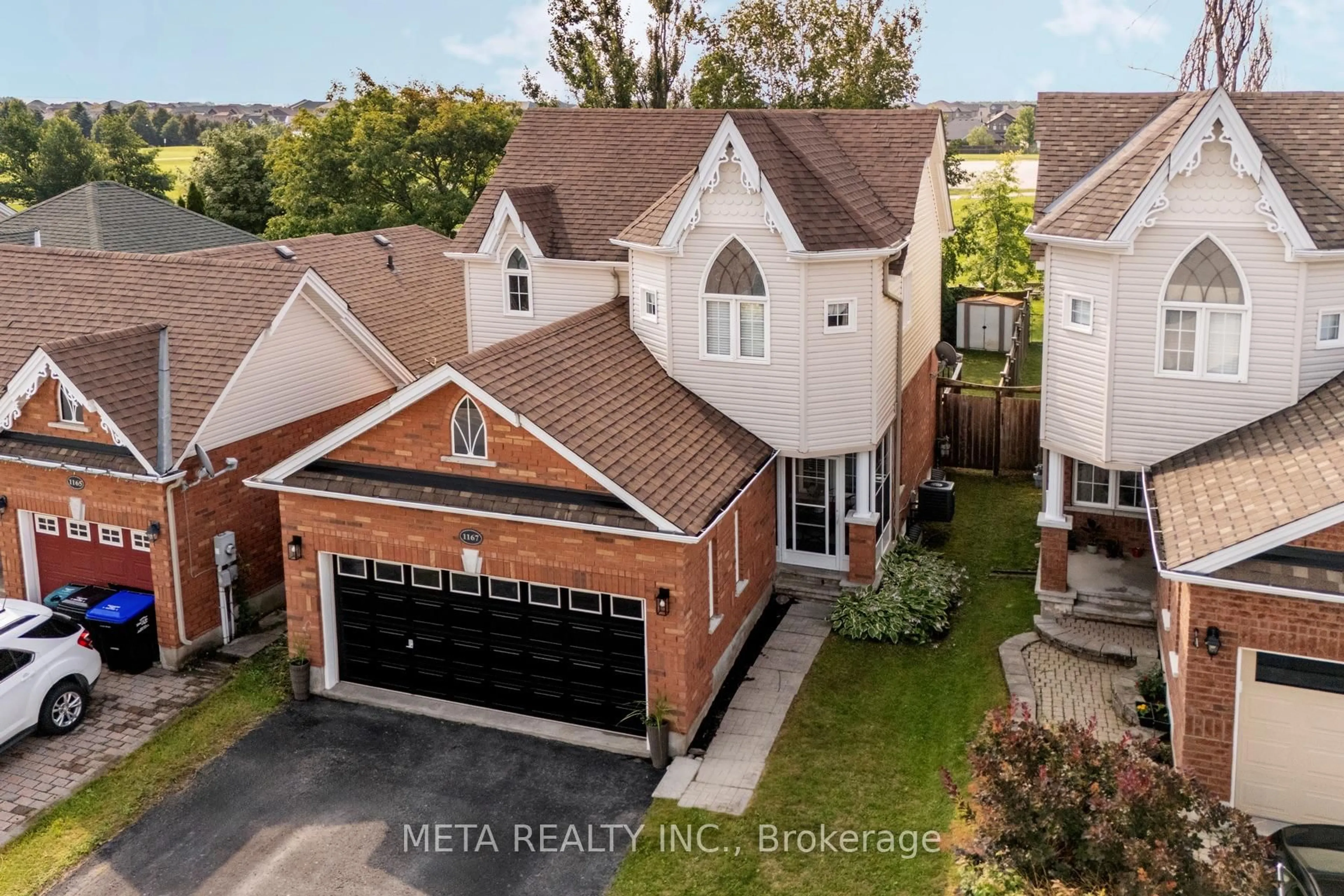 A pic from outside/outdoor area/front of a property/back of a property/a pic from drone, street for 1167 Booth Ave, Innisfil Ontario L9S 4W2