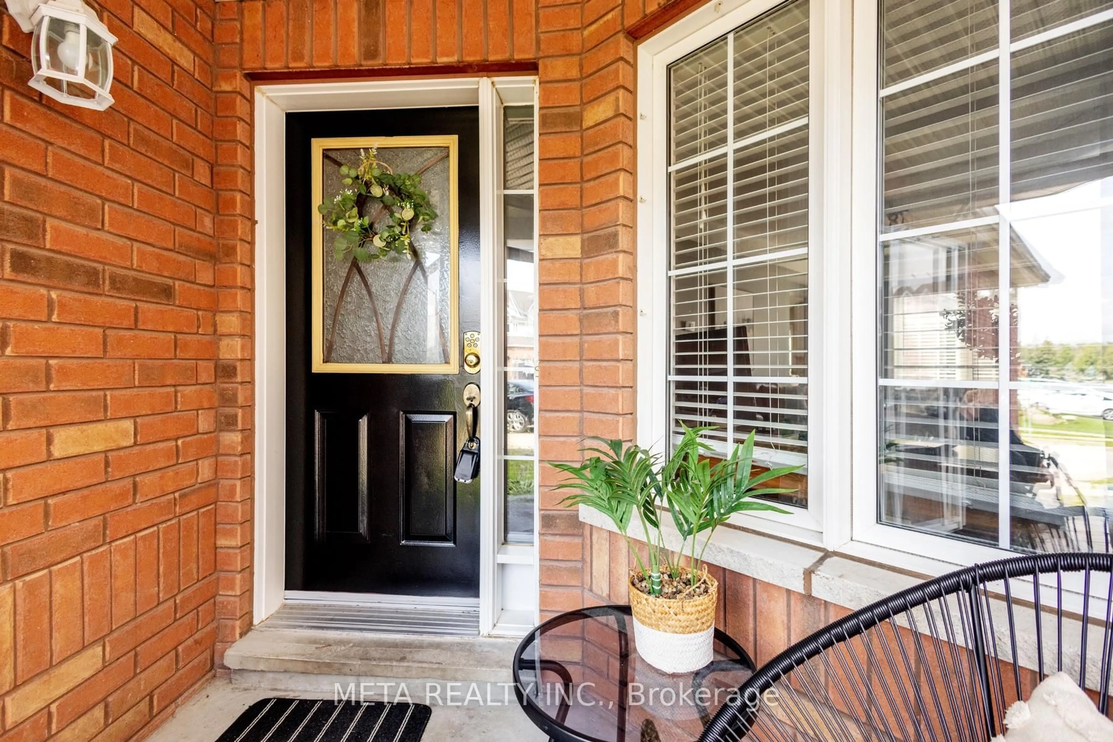 Indoor entryway for 1167 Booth Ave, Innisfil Ontario L9S 4W2